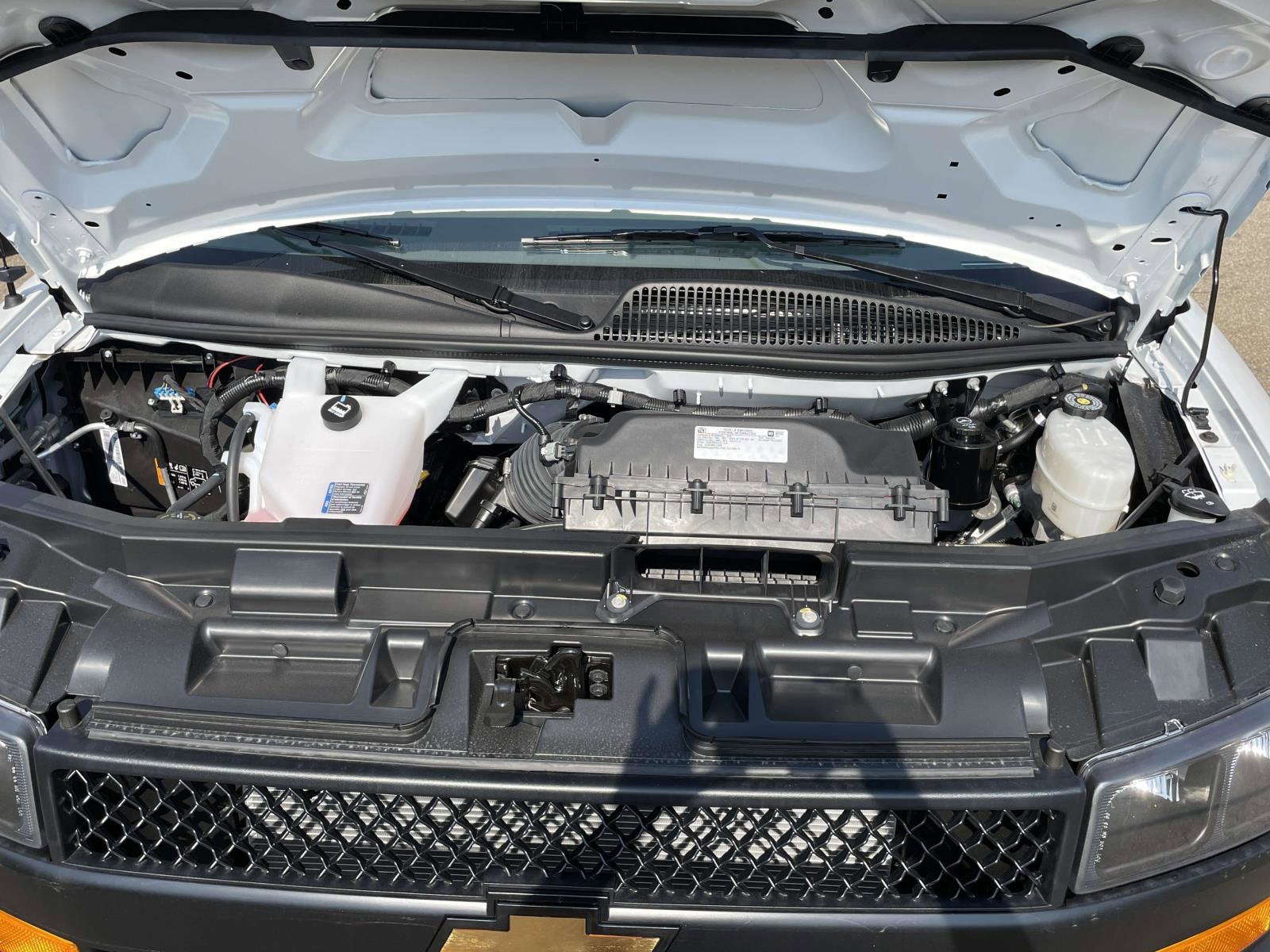 2025 Chevrolet Express Cargo 3500 WT