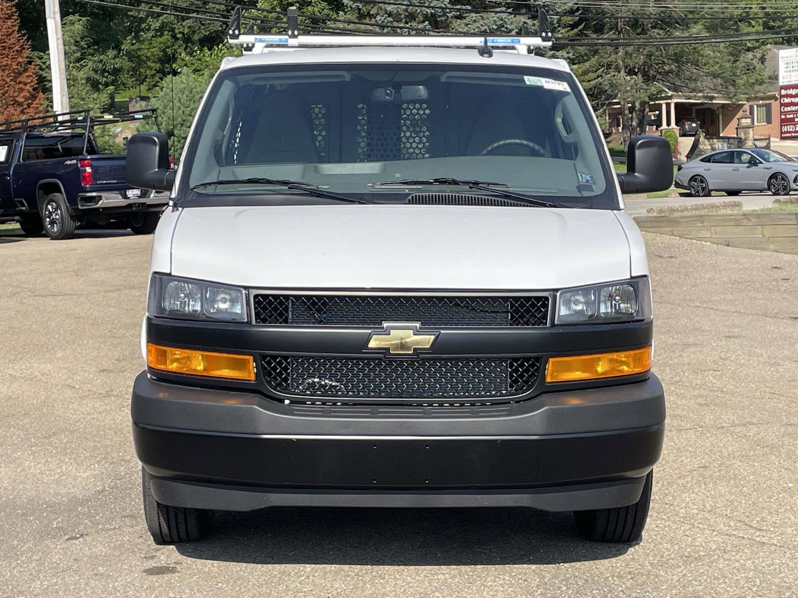 2025 Chevrolet Express Cargo 3500 WT