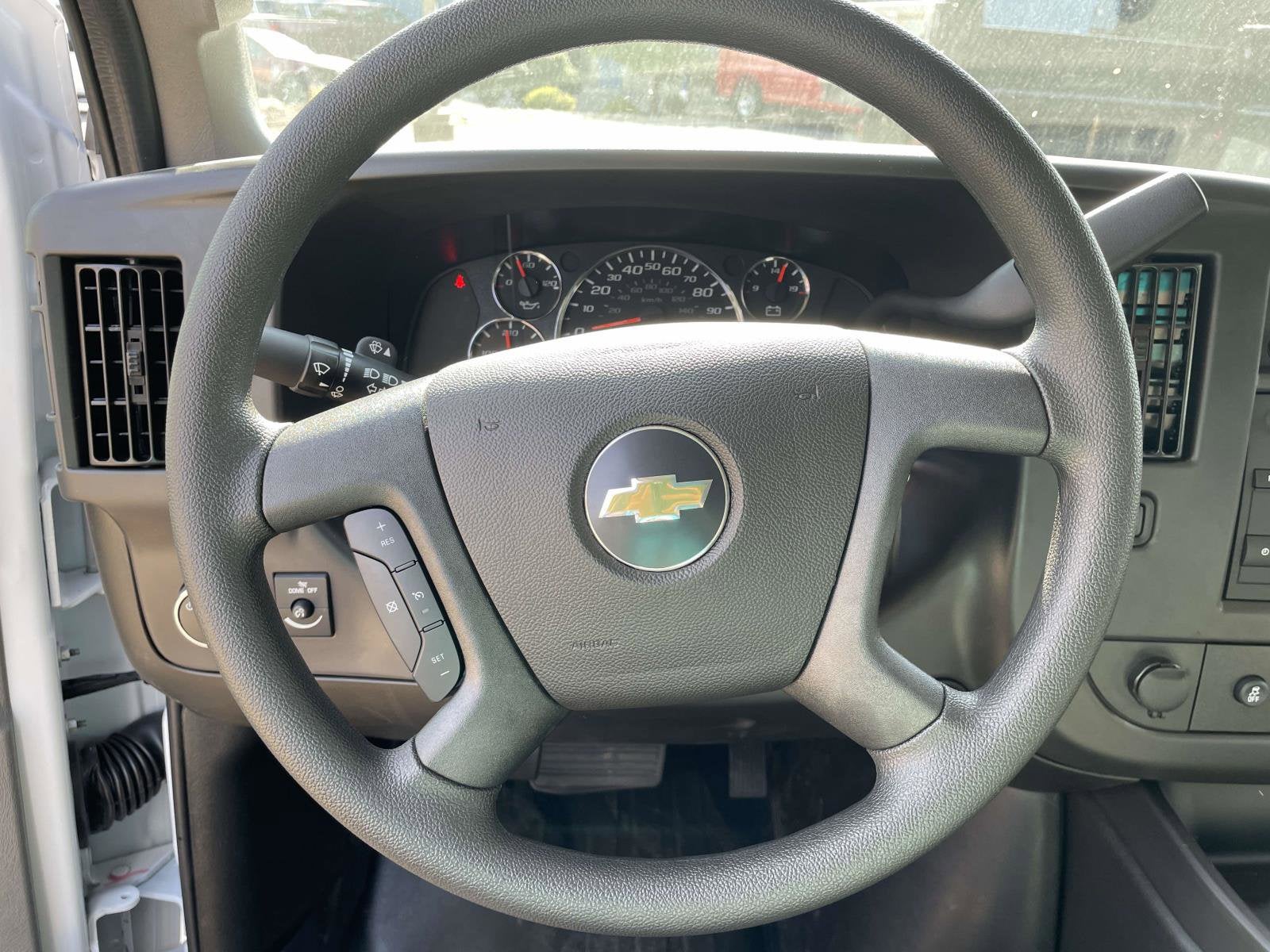 2025 Chevrolet Express Cargo 3500 WT