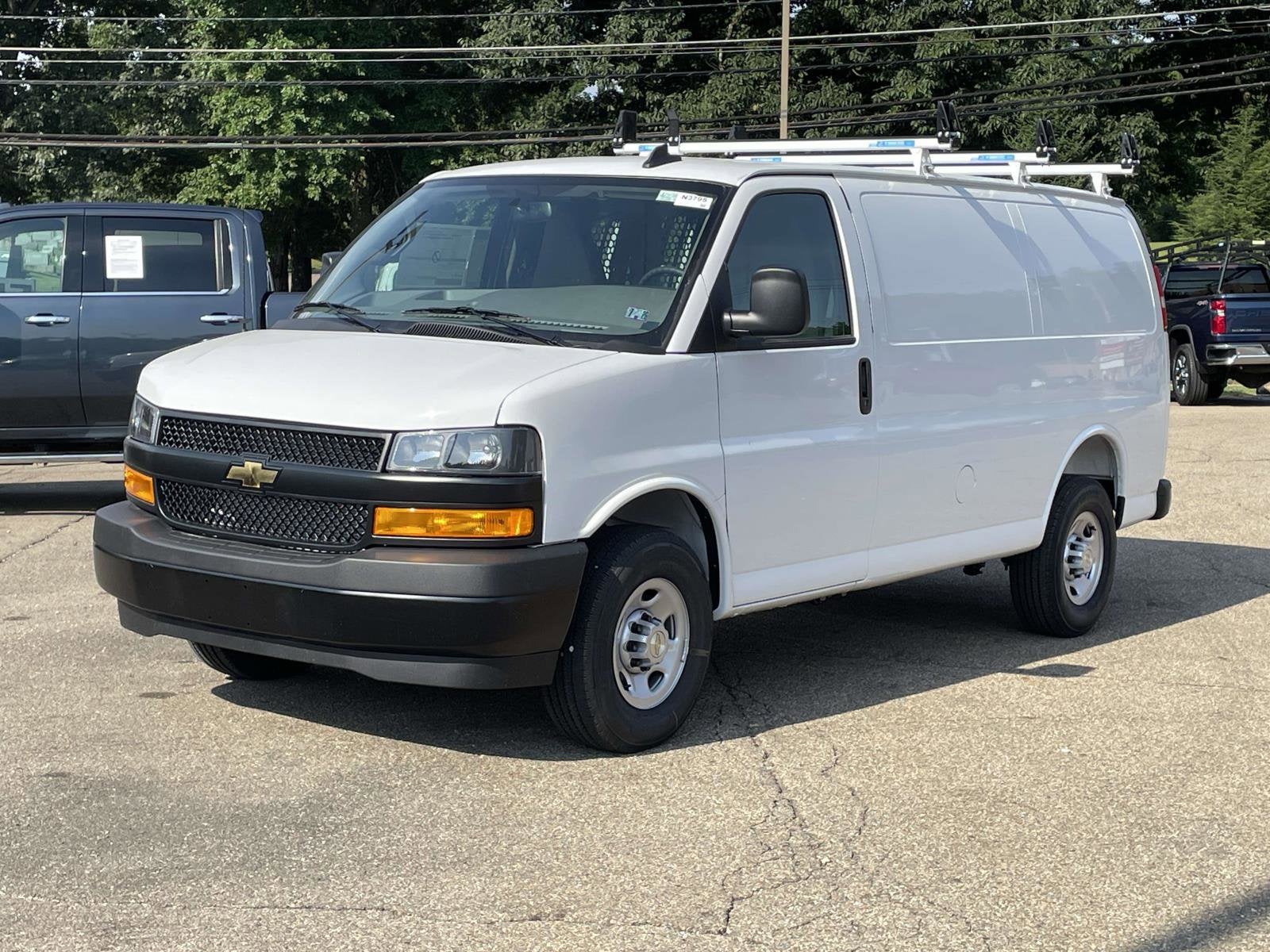 2025 Chevrolet Express Cargo 3500 WT