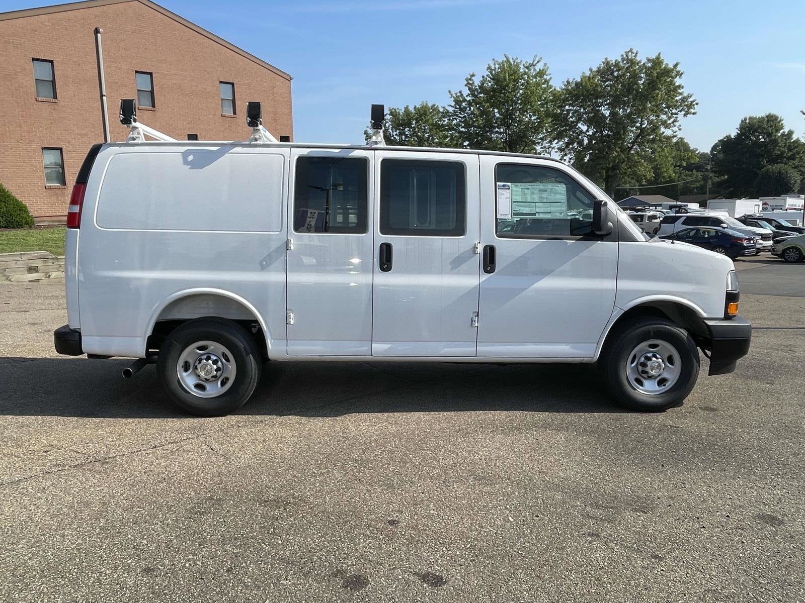 2025 Chevrolet Express Cargo 3500 WT