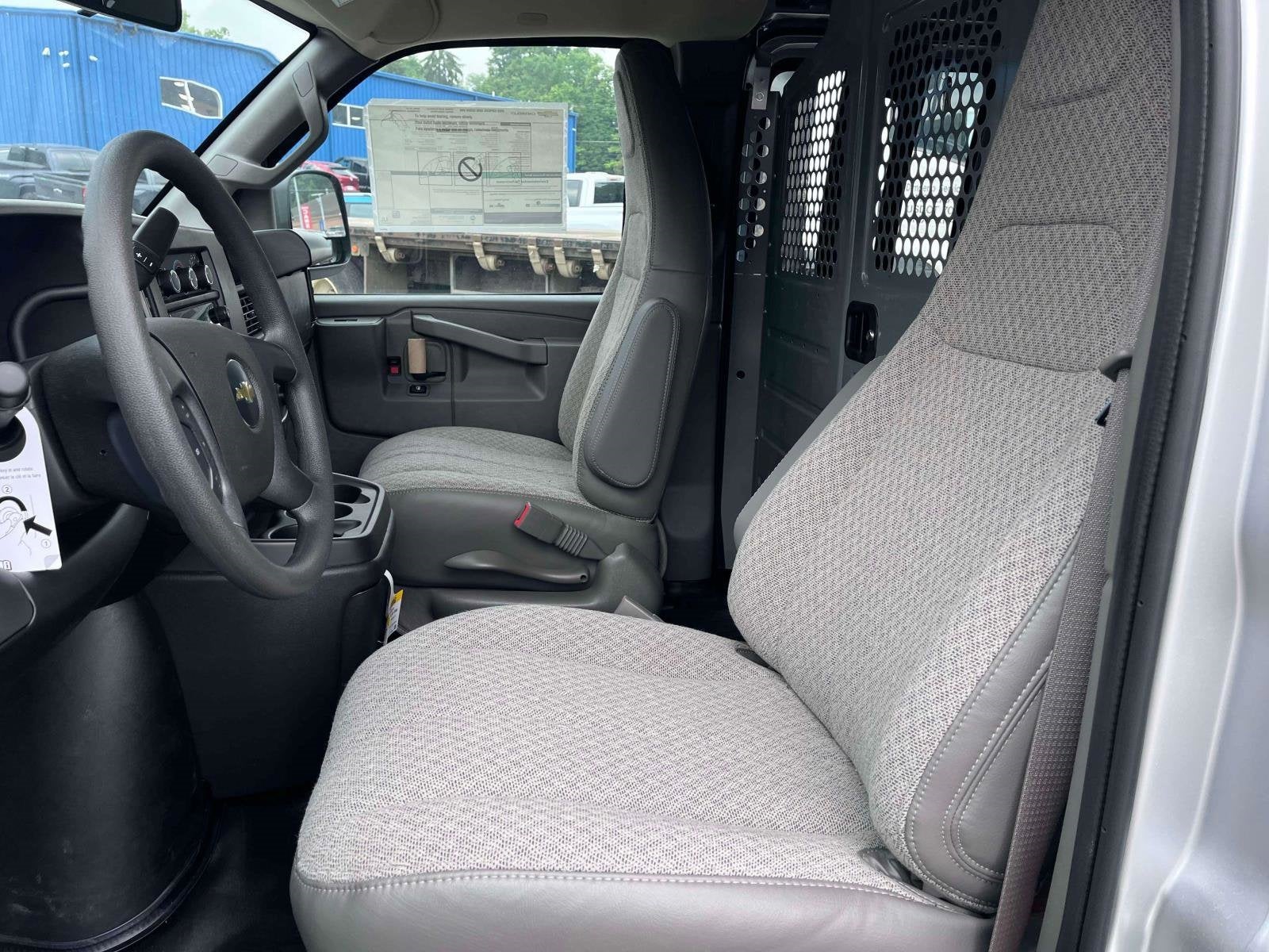 2025 Chevrolet Express Cargo 3500 WT