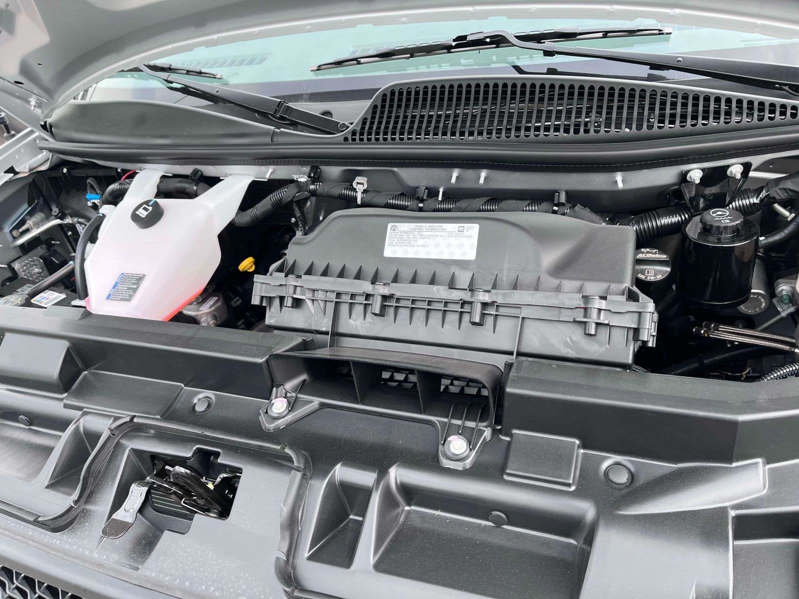 2025 Chevrolet Express Cargo 3500 WT