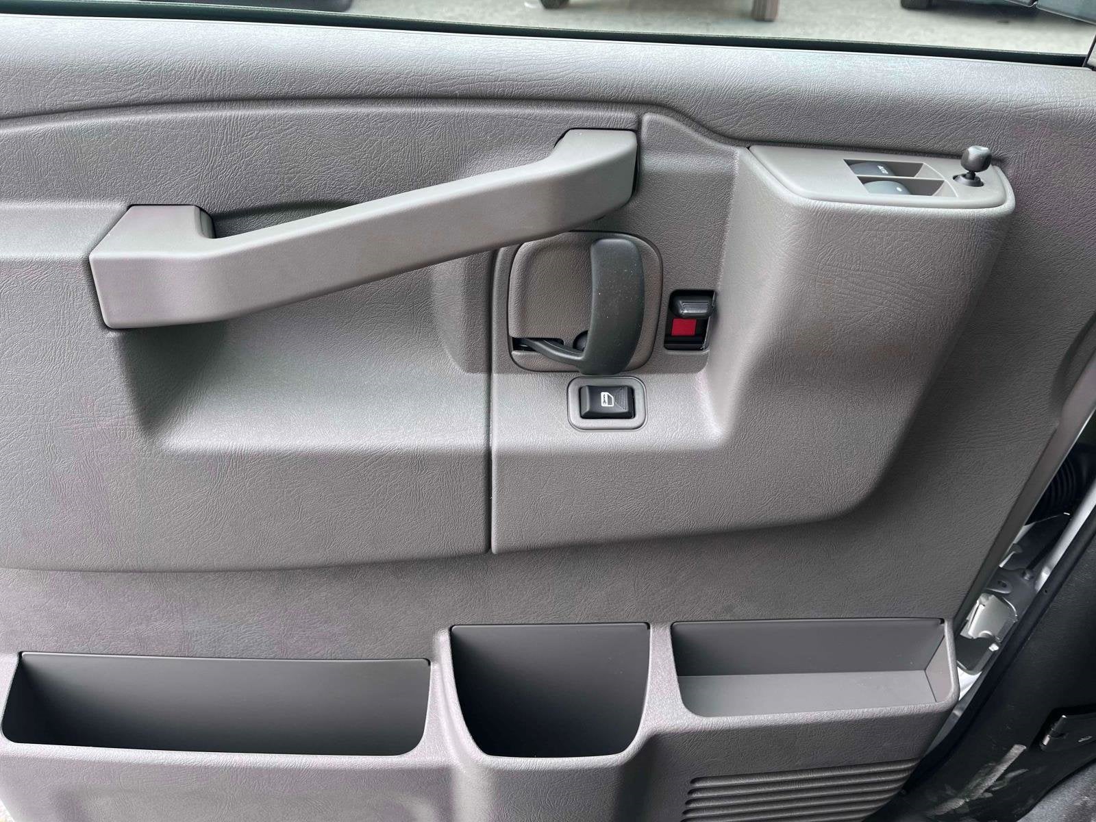 2025 Chevrolet Express Cargo 3500 WT