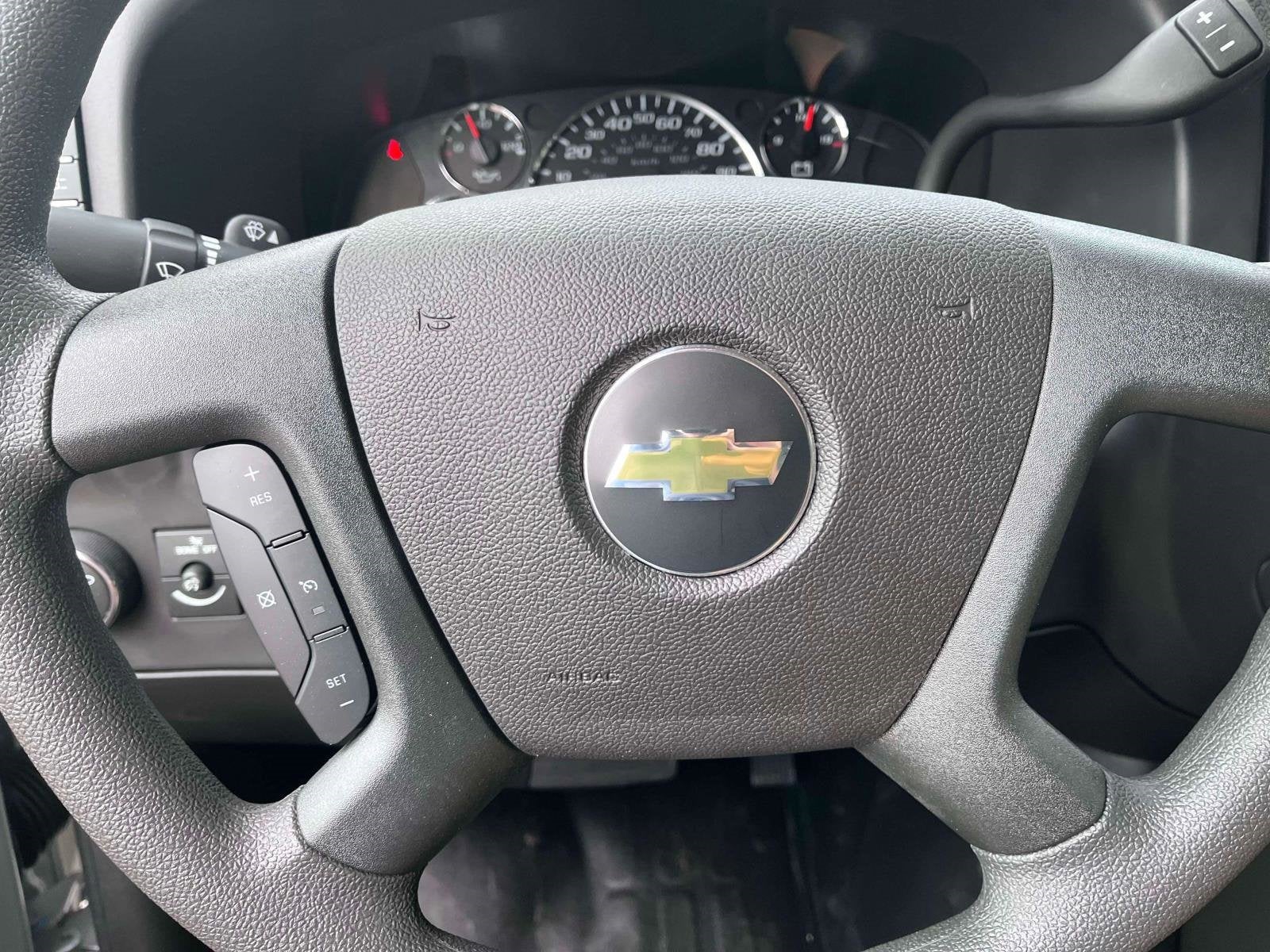 2025 Chevrolet Express Cargo 3500 WT