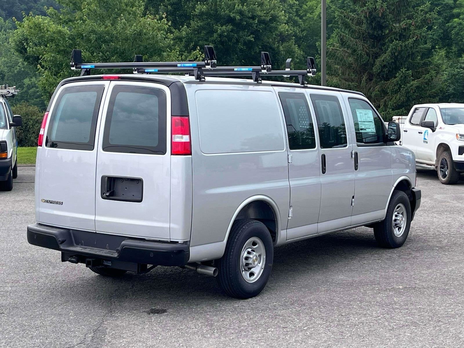 2025 Chevrolet Express Cargo 3500 WT