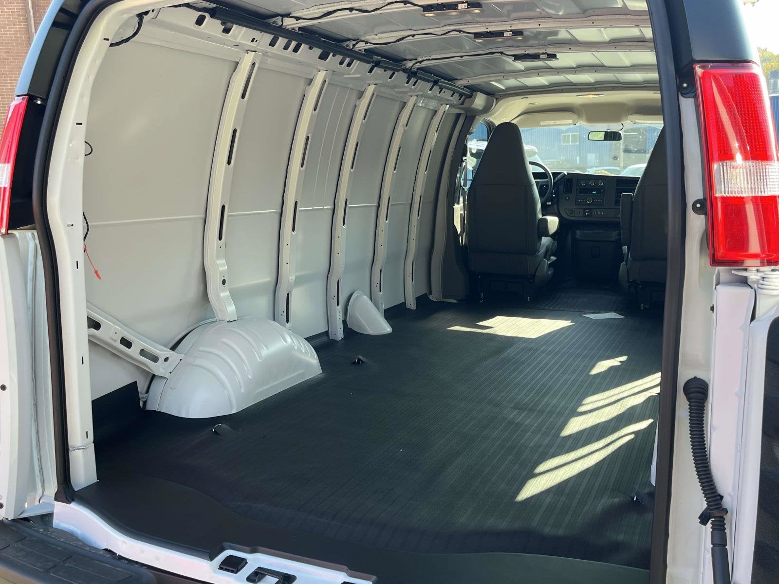 2025 Chevrolet Express Cargo 3500 WT