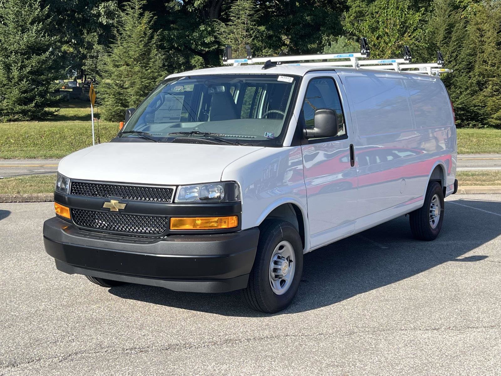 2025 Chevrolet Express Cargo 3500 WT