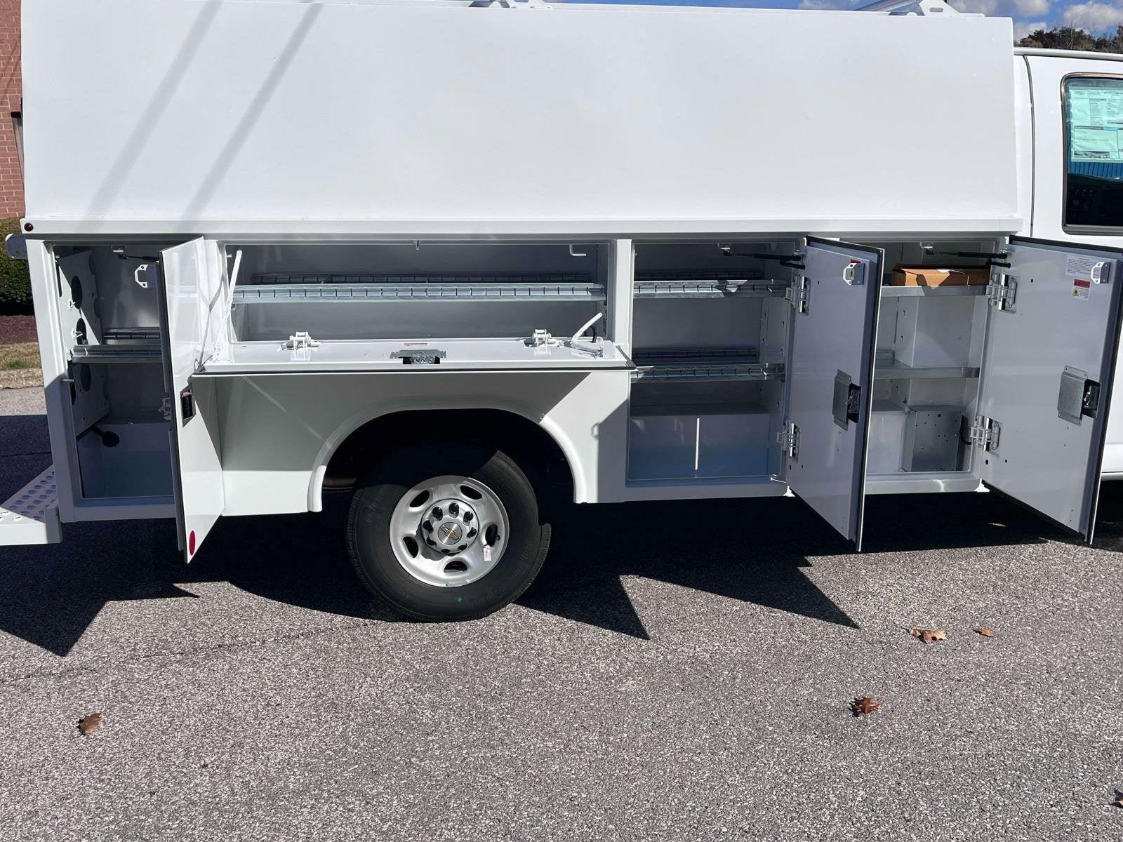 2025 Chevrolet Express Cutaway 3500 1WT