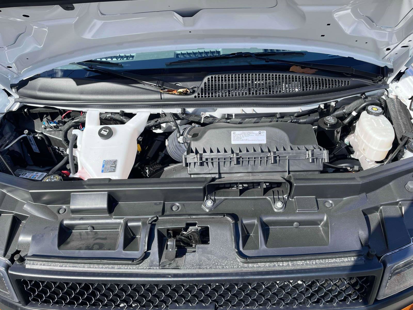 2025 Chevrolet Express Cutaway 3500 1WT