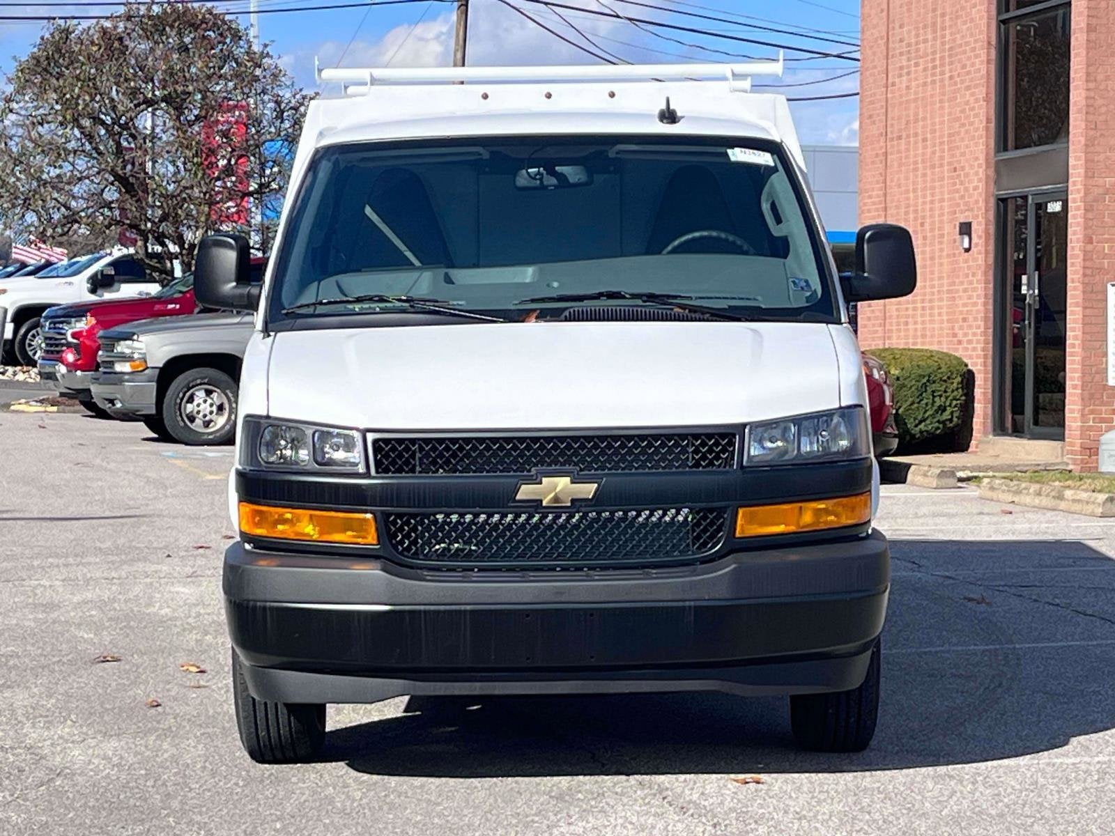 2025 Chevrolet Express Cutaway 3500 1WT