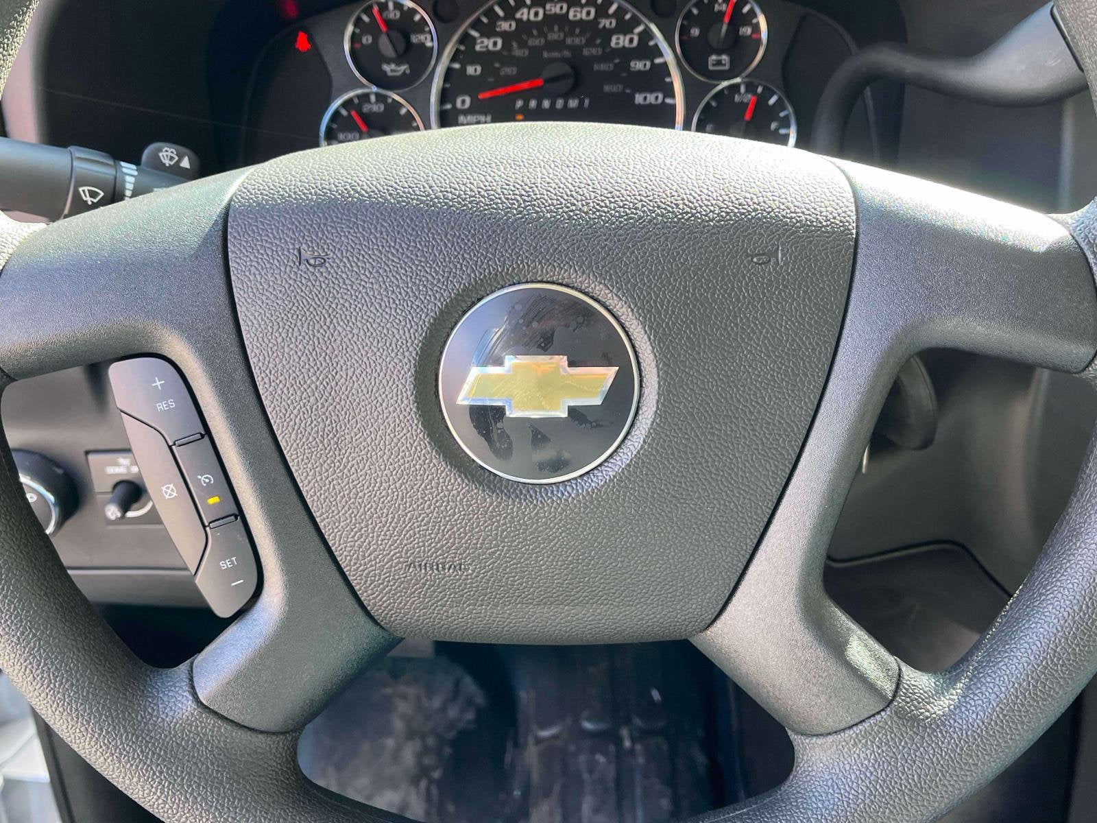 2025 Chevrolet Express Cutaway 3500 1WT