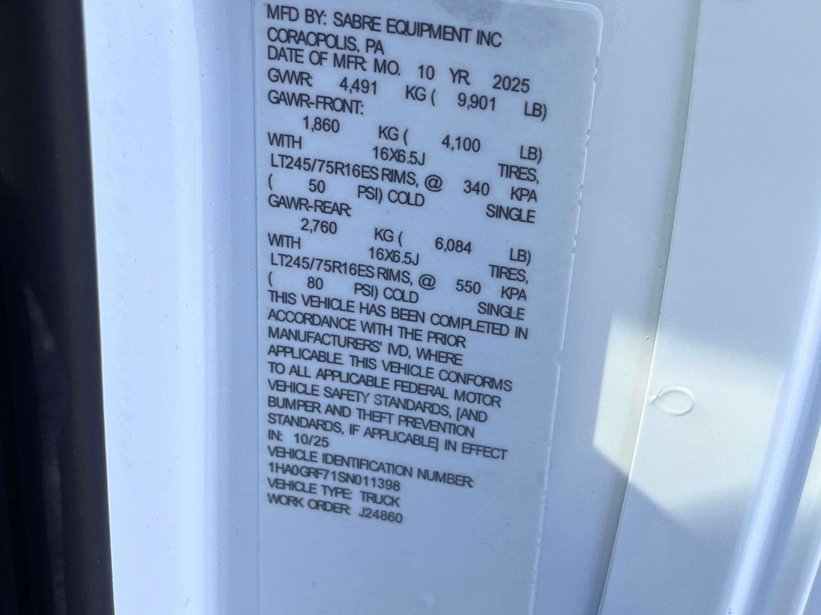 2025 Chevrolet Express Cutaway 3500 1WT