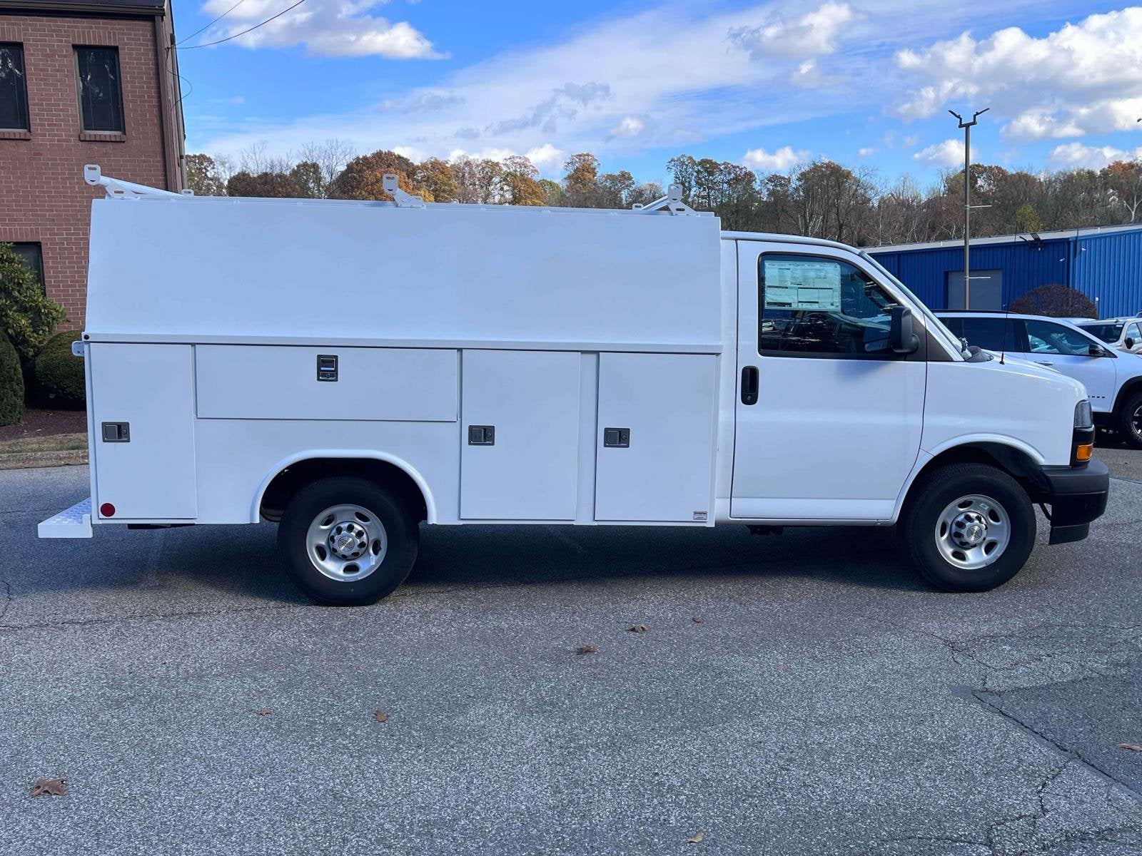 2025 Chevrolet Express Cutaway 3500 1WT