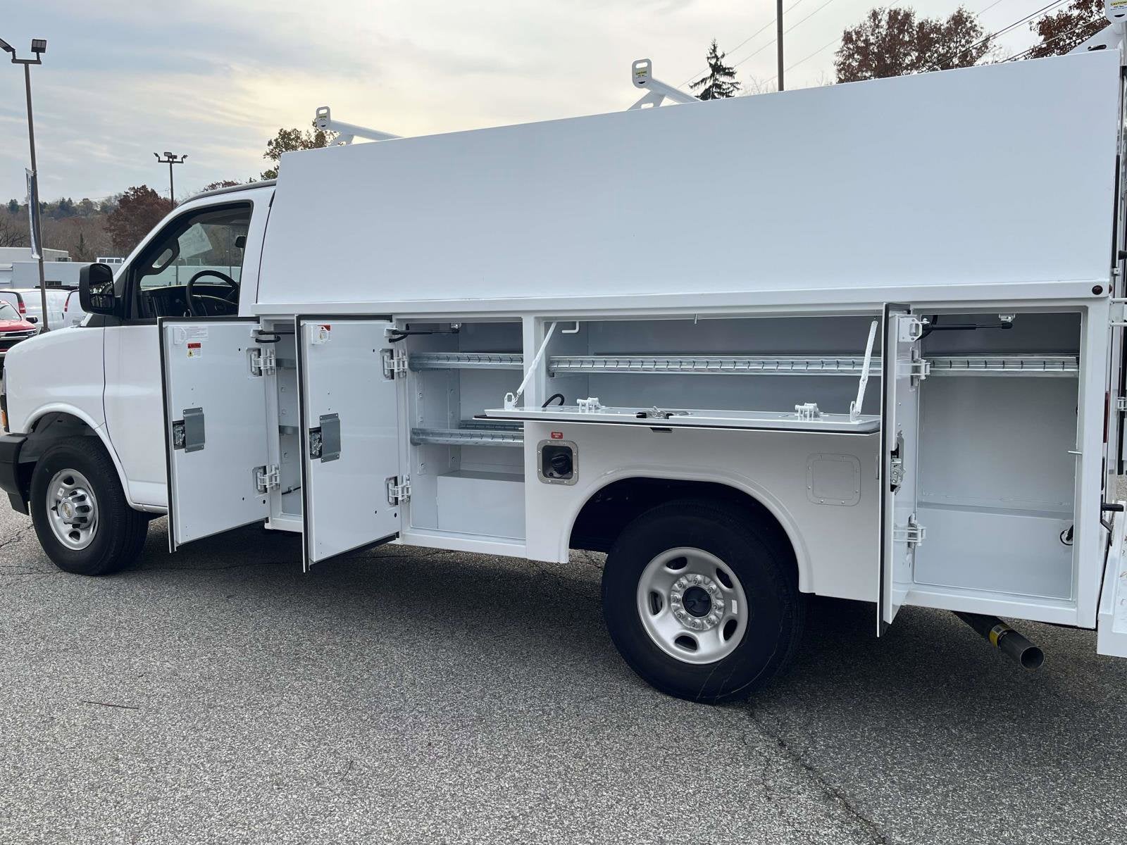 2025 Chevrolet Express Cutaway 3500 1WT