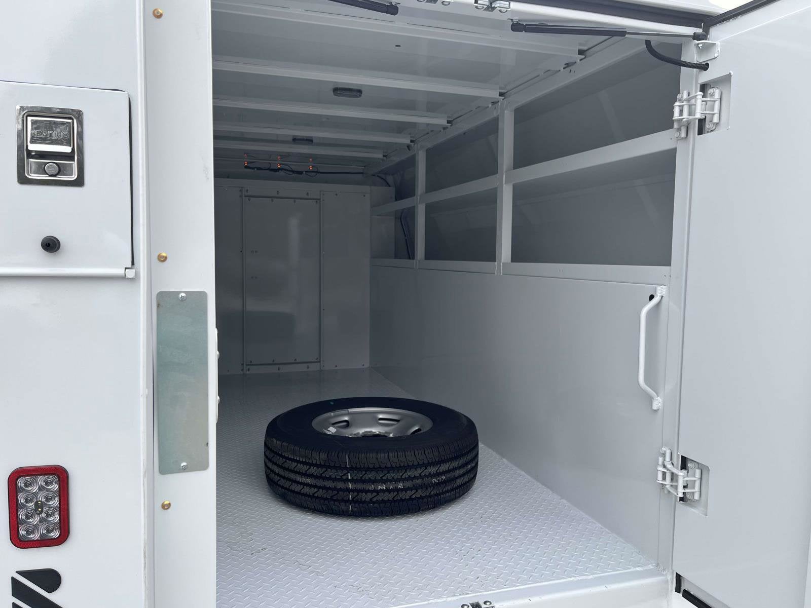 2025 Chevrolet Express Cutaway 3500 1WT