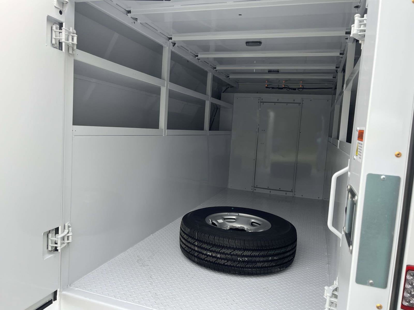 2025 Chevrolet Express Cutaway 3500 1WT