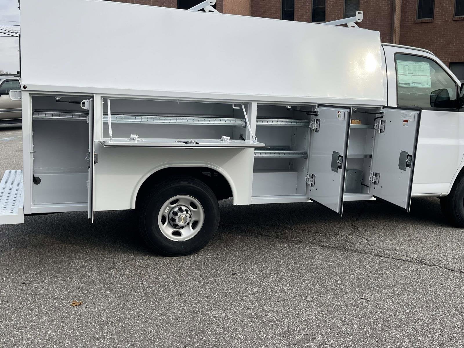 2025 Chevrolet Express Cutaway 3500 1WT