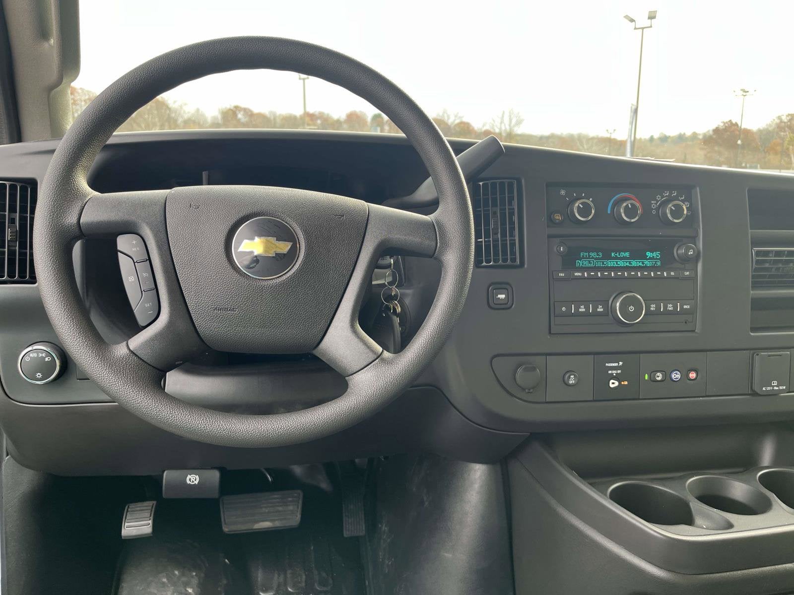 2025 Chevrolet Express Cutaway 3500 1WT