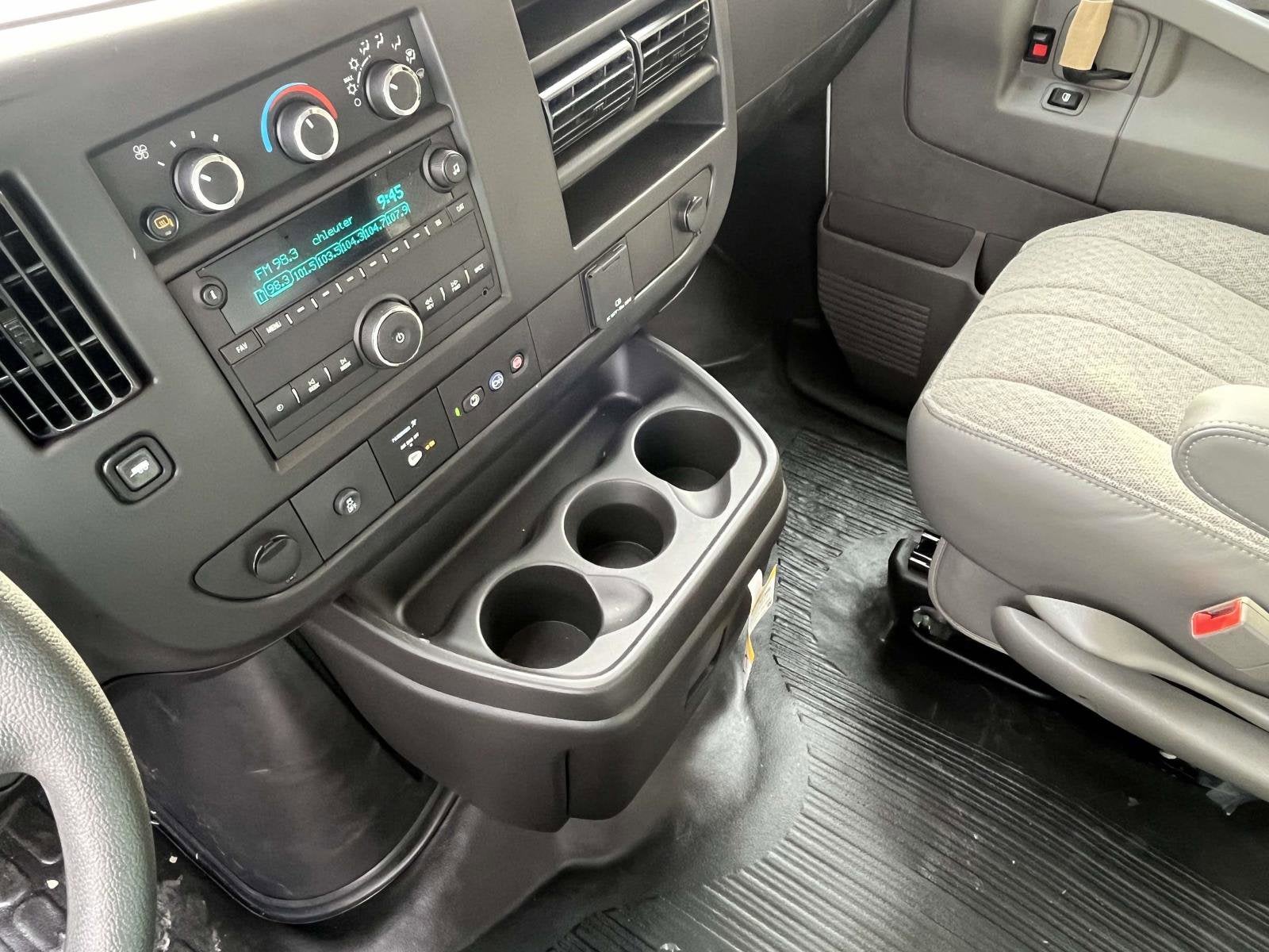 2025 Chevrolet Express Cutaway 3500 1WT