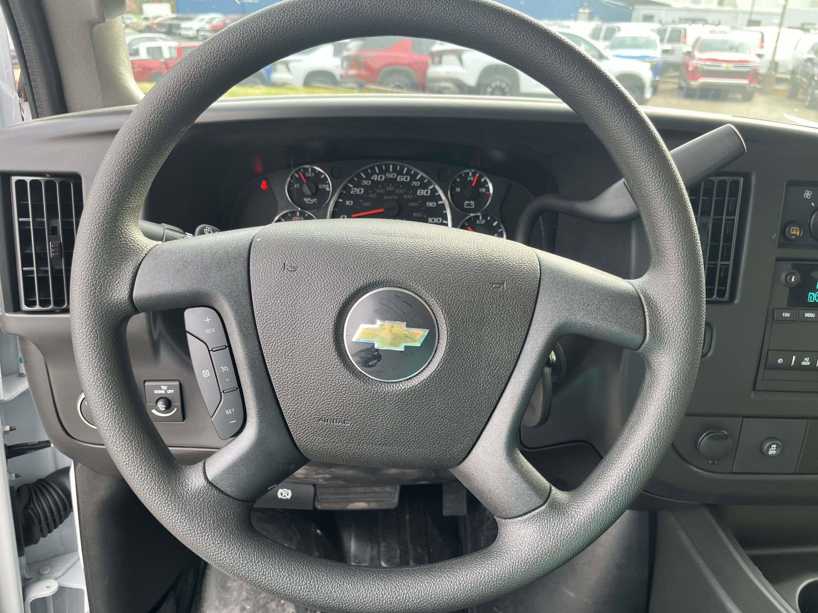 2025 Chevrolet Express Cutaway 3500 1WT