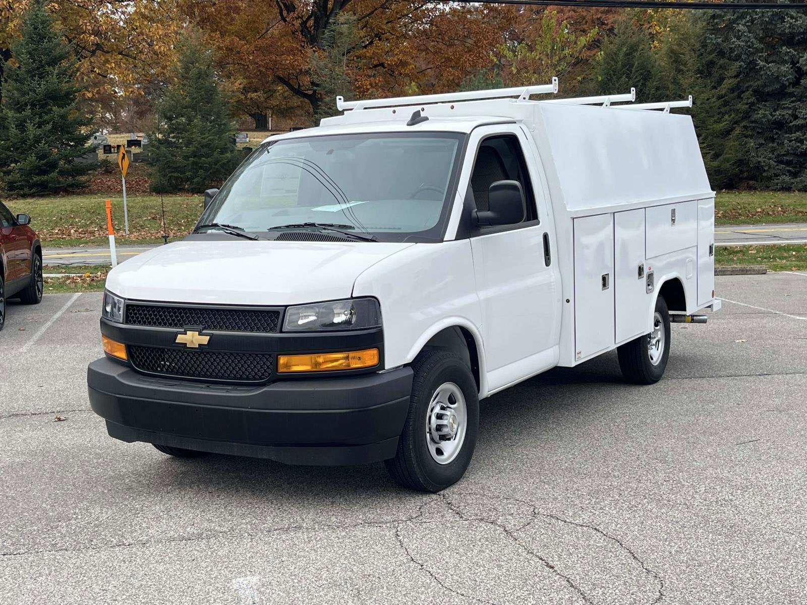 2025 Chevrolet Express Cutaway 3500 1WT
