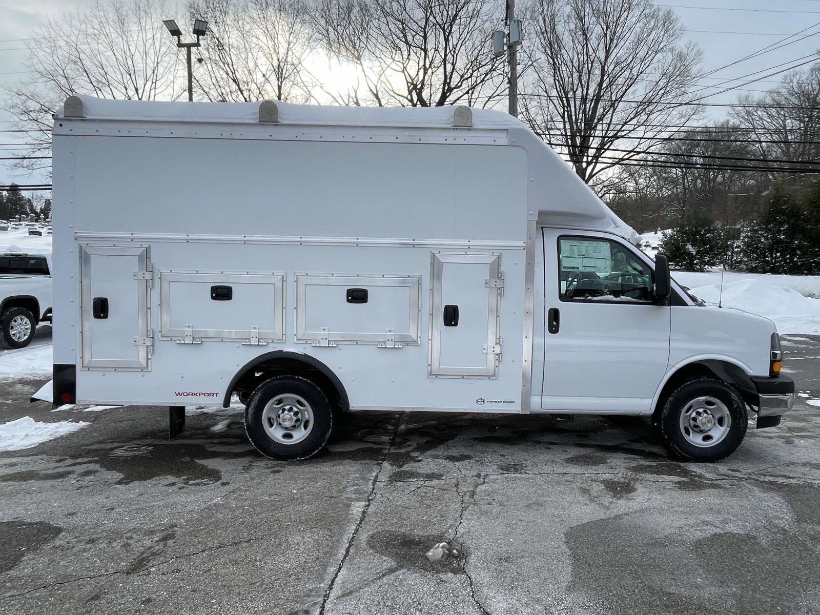 2026 Chevrolet Express Cutaway 3500 1WT