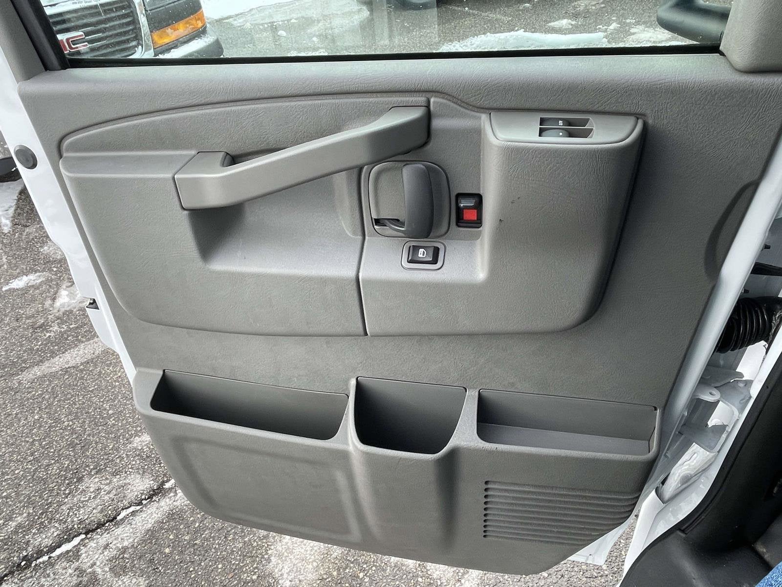 2026 Chevrolet Express Cutaway 3500 1WT