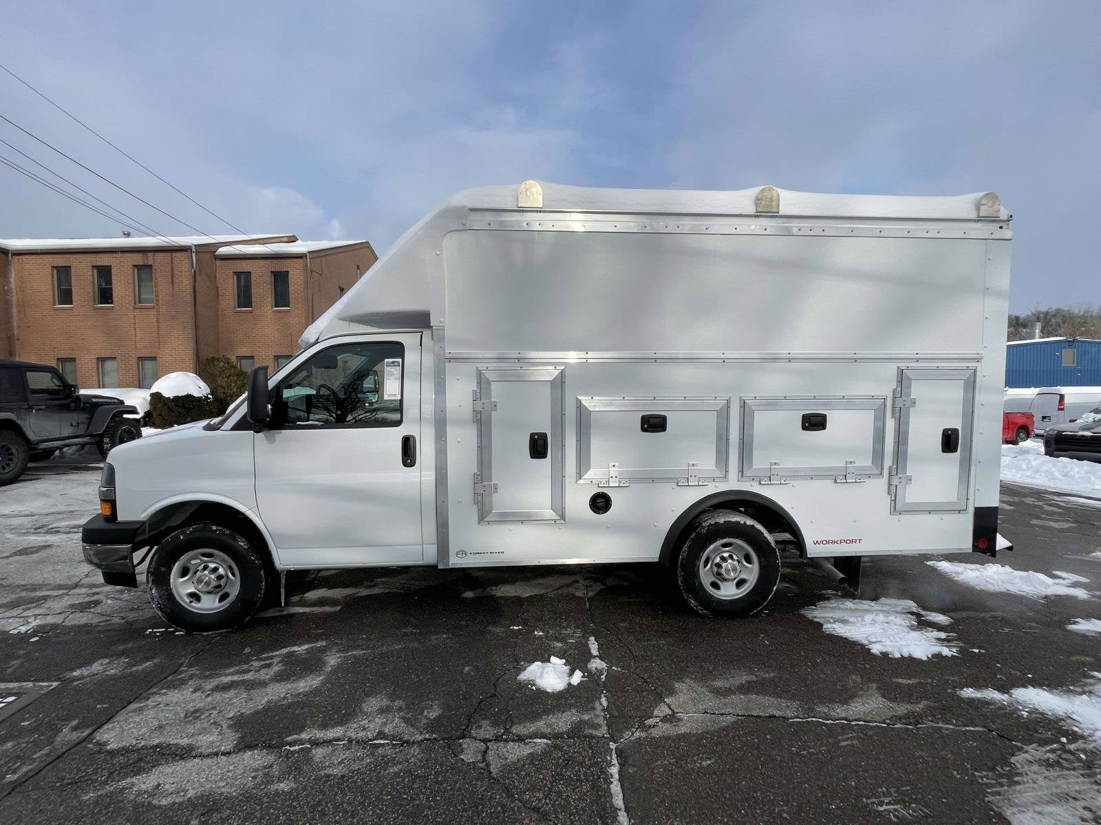 2026 Chevrolet Express Cutaway 3500 1WT