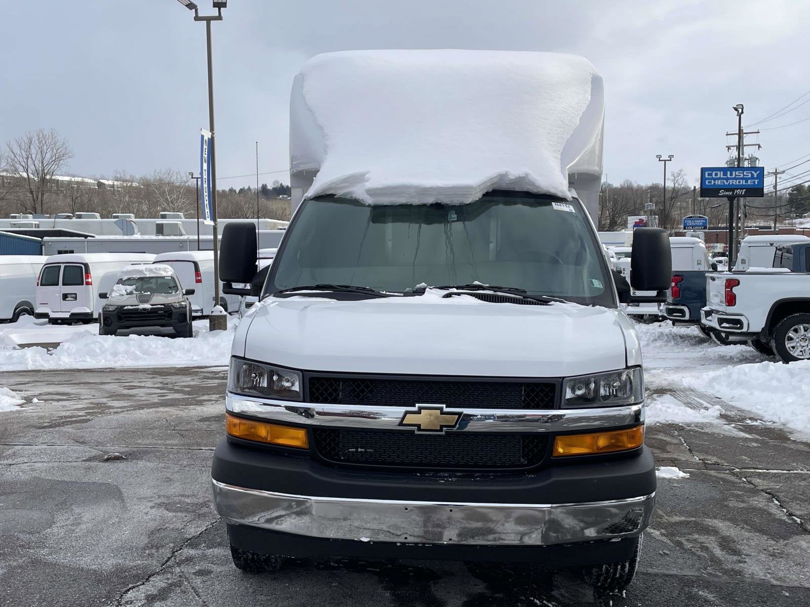 2026 Chevrolet Express Cutaway 3500 1WT