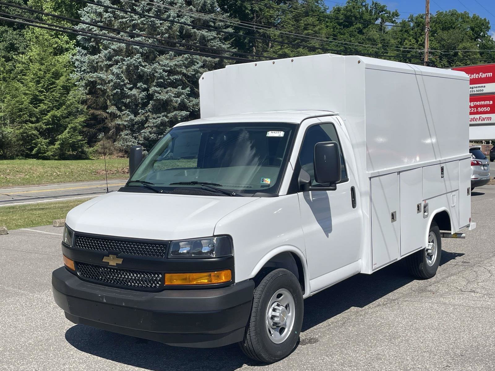 2026 Chevrolet Express Cutaway 3500 1WT