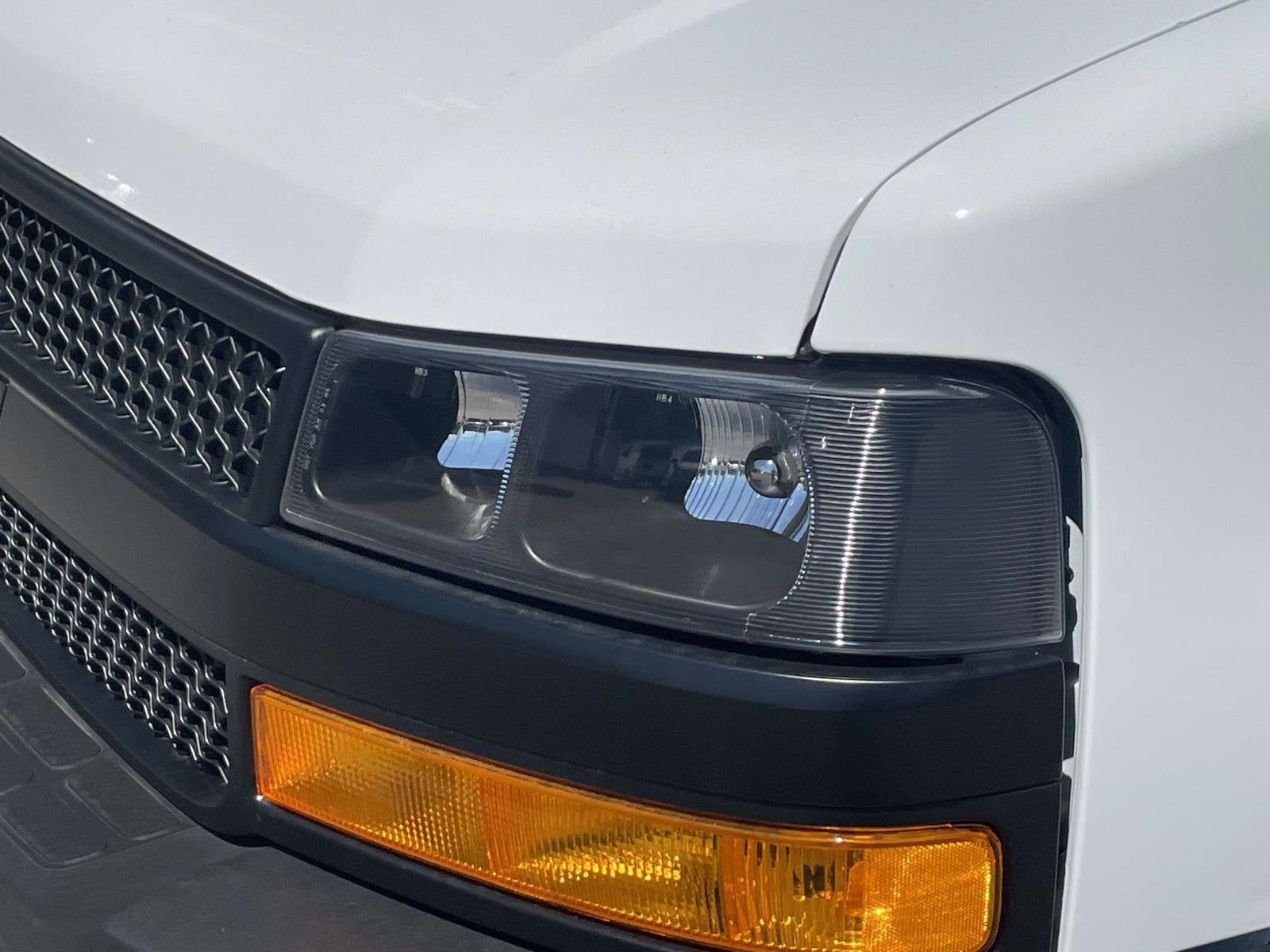 2026 Chevrolet Express Cutaway 3500 1WT