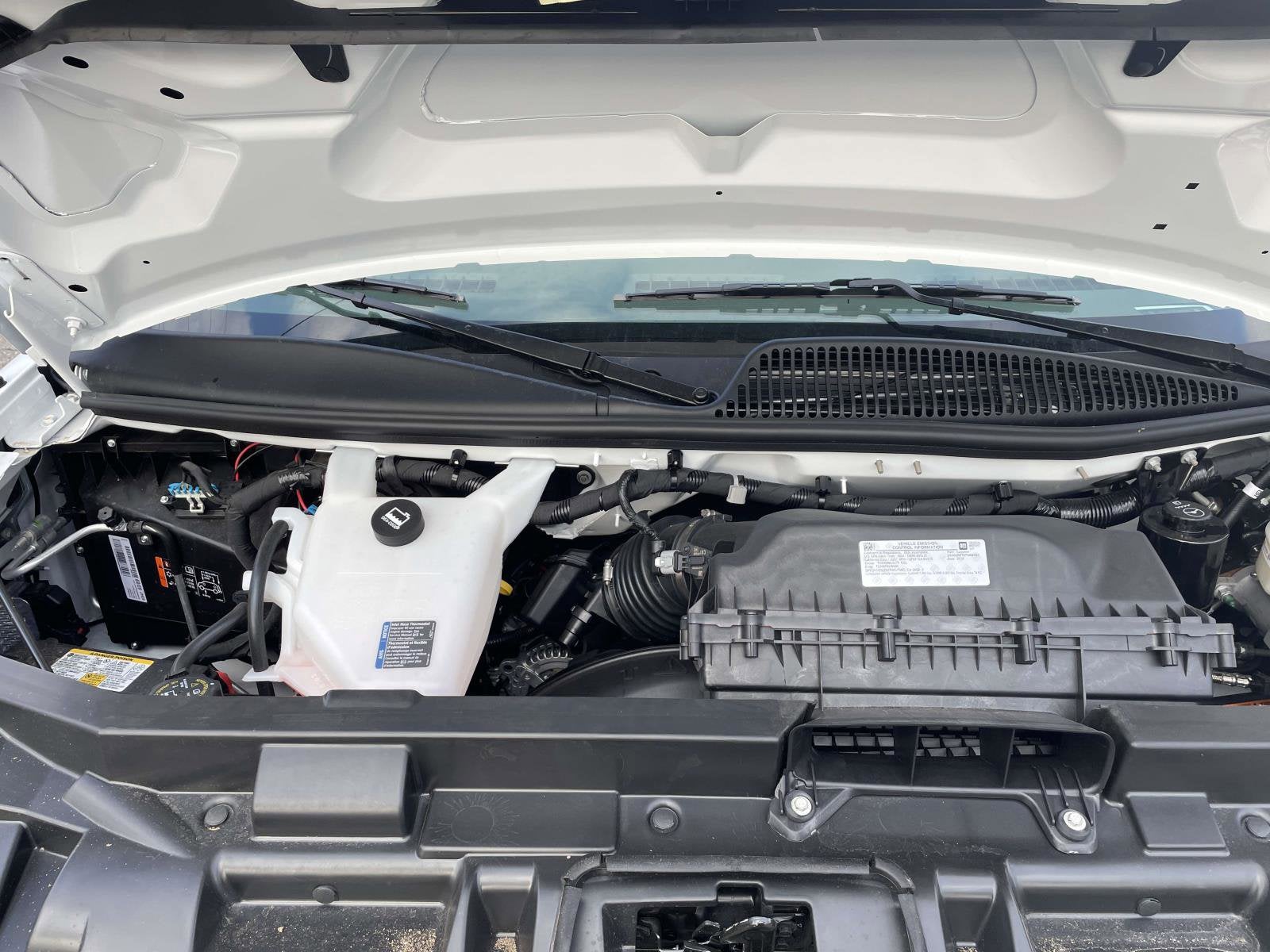 2026 Chevrolet Express Cutaway 3500 1WT