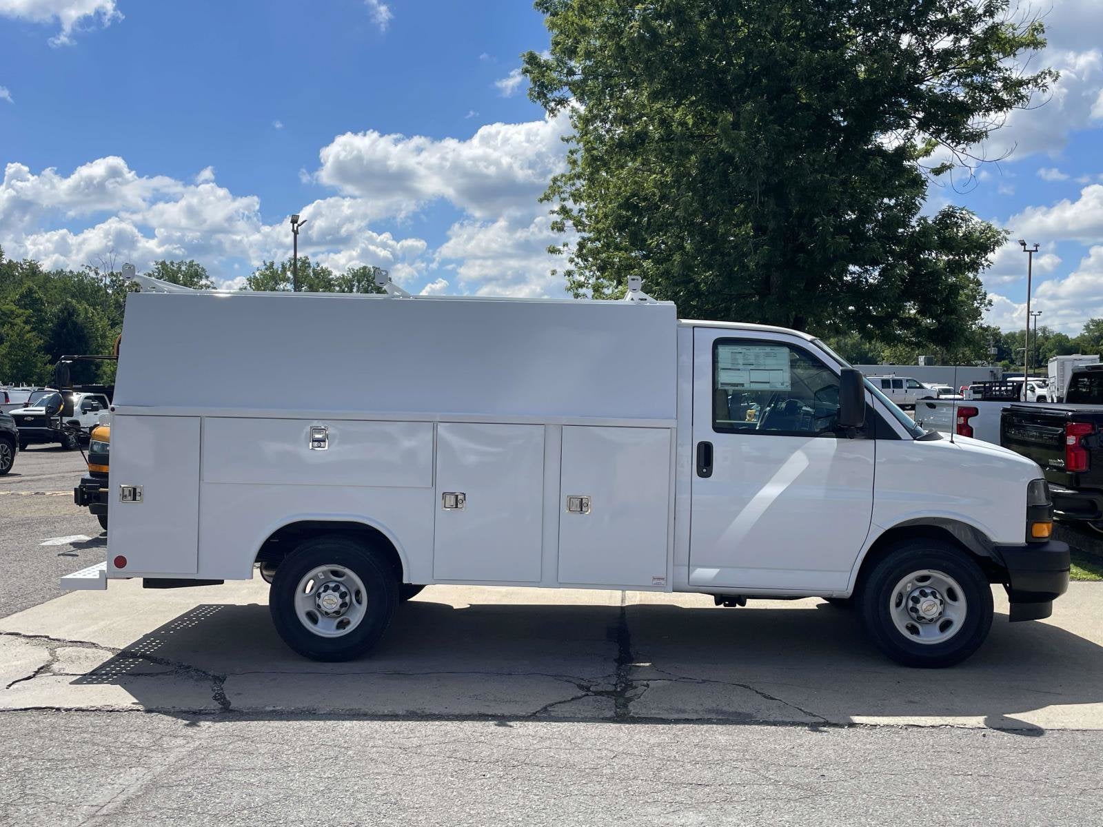 2026 Chevrolet Express Cutaway 3500 1WT
