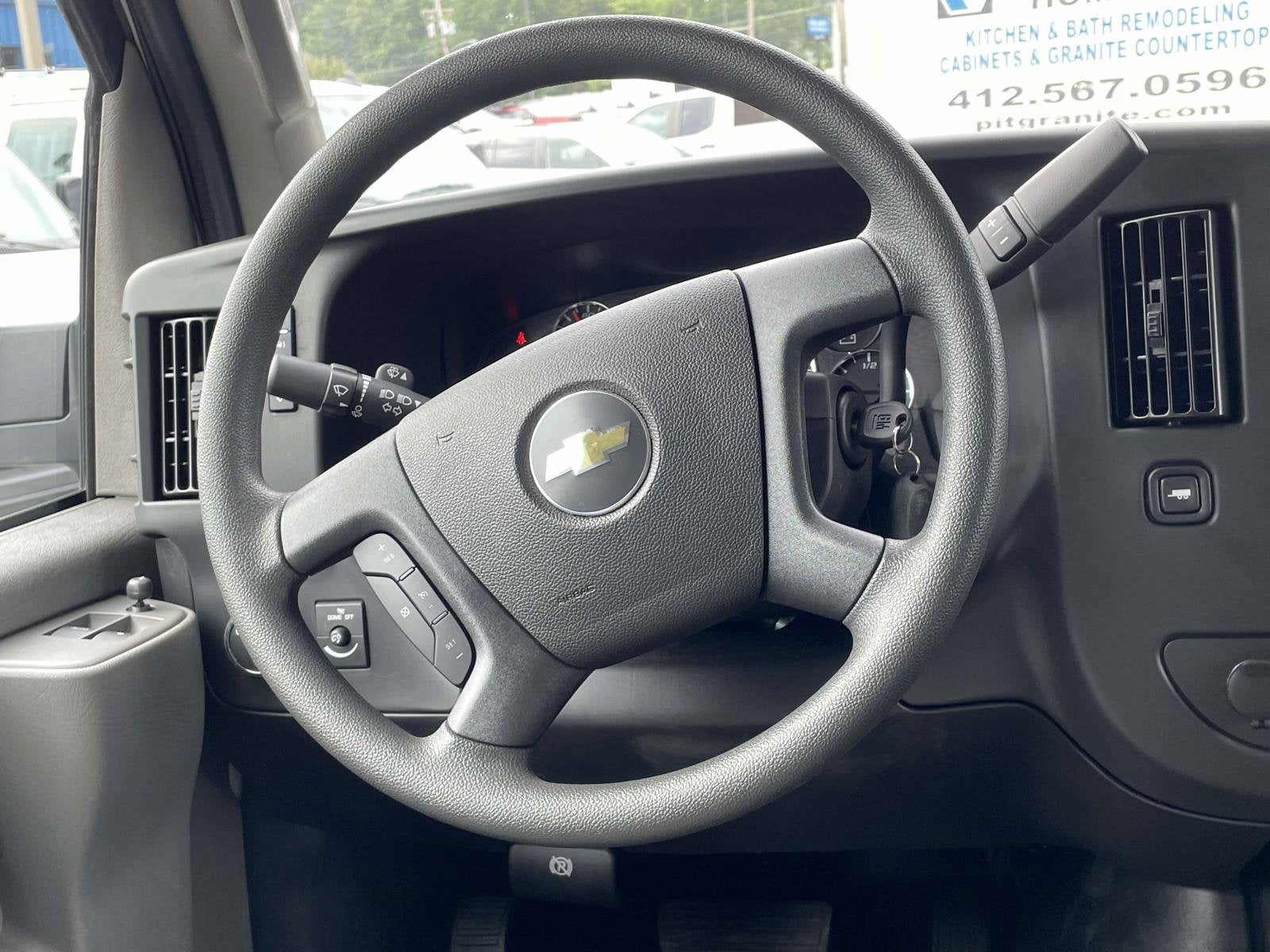 2025 Chevrolet Express Cutaway 3500 1WT