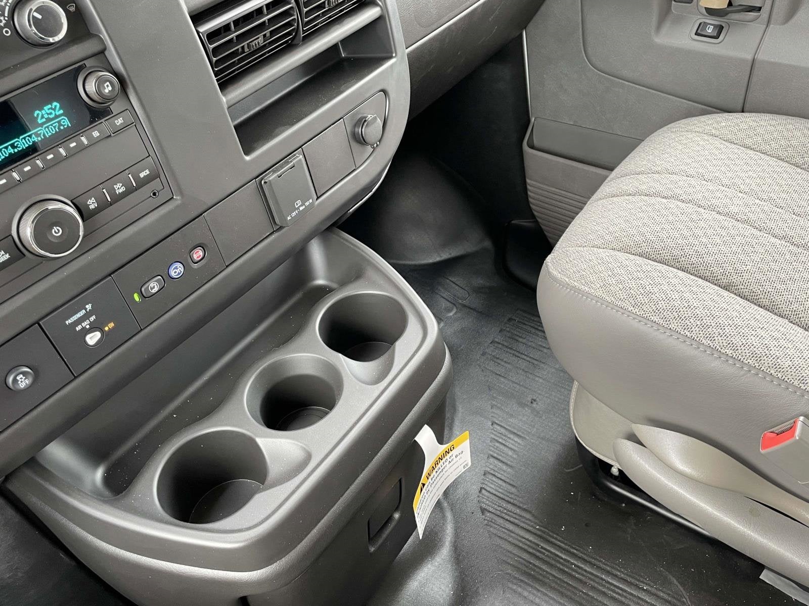 2025 Chevrolet Express Cutaway 3500 1WT