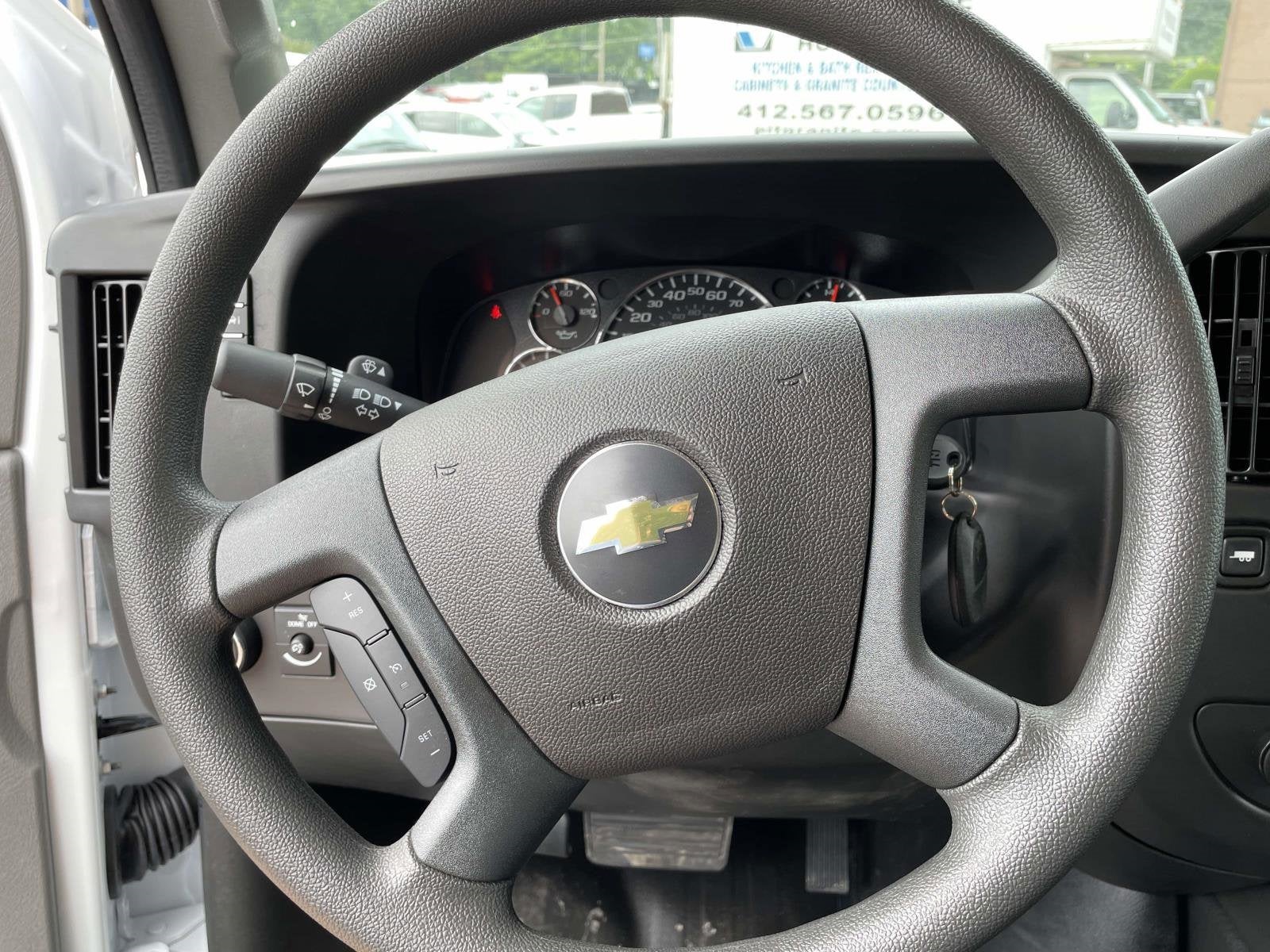 2025 Chevrolet Express Cutaway 3500 1WT