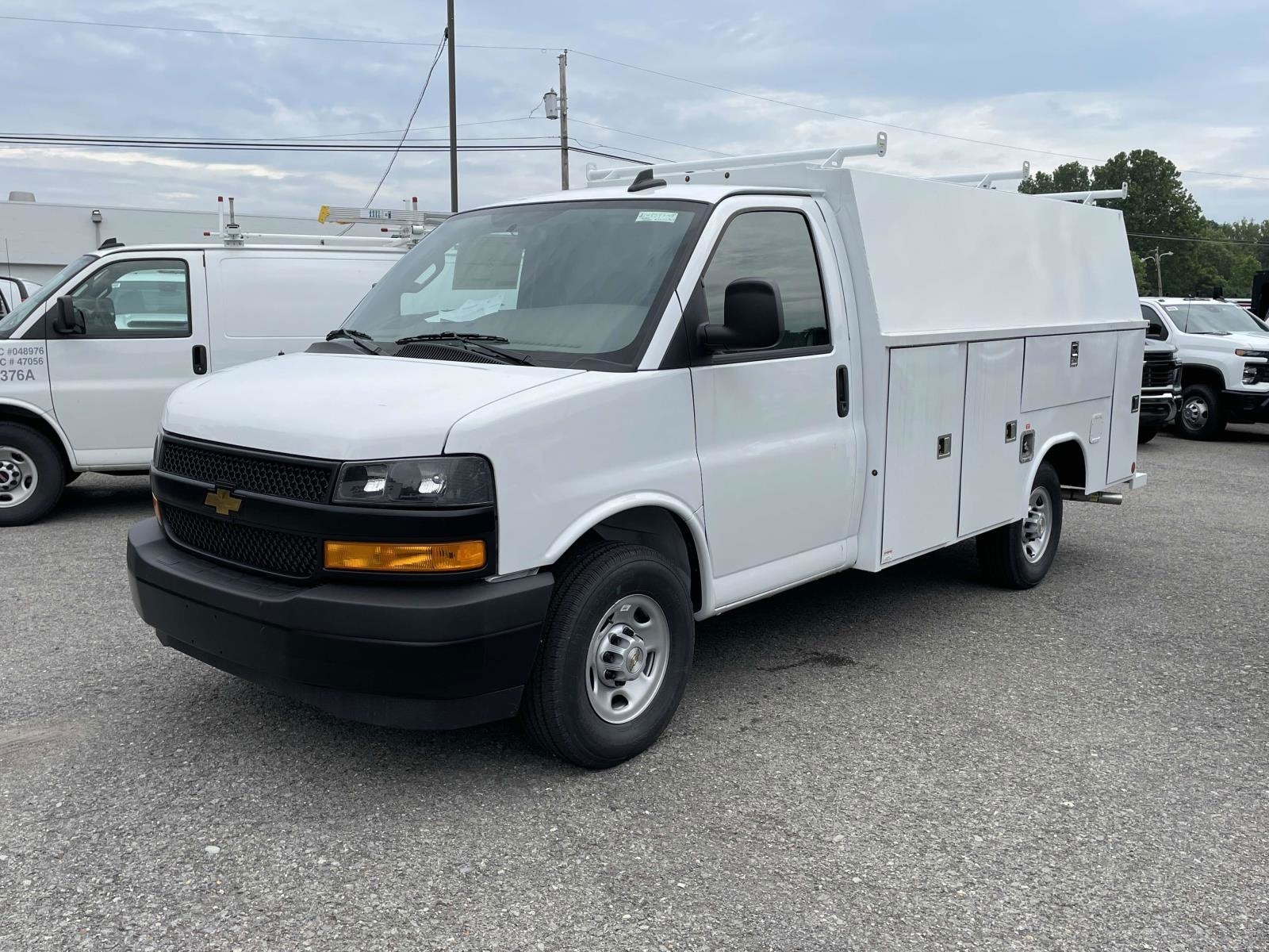 2025 Chevrolet Express Cutaway 3500 1WT