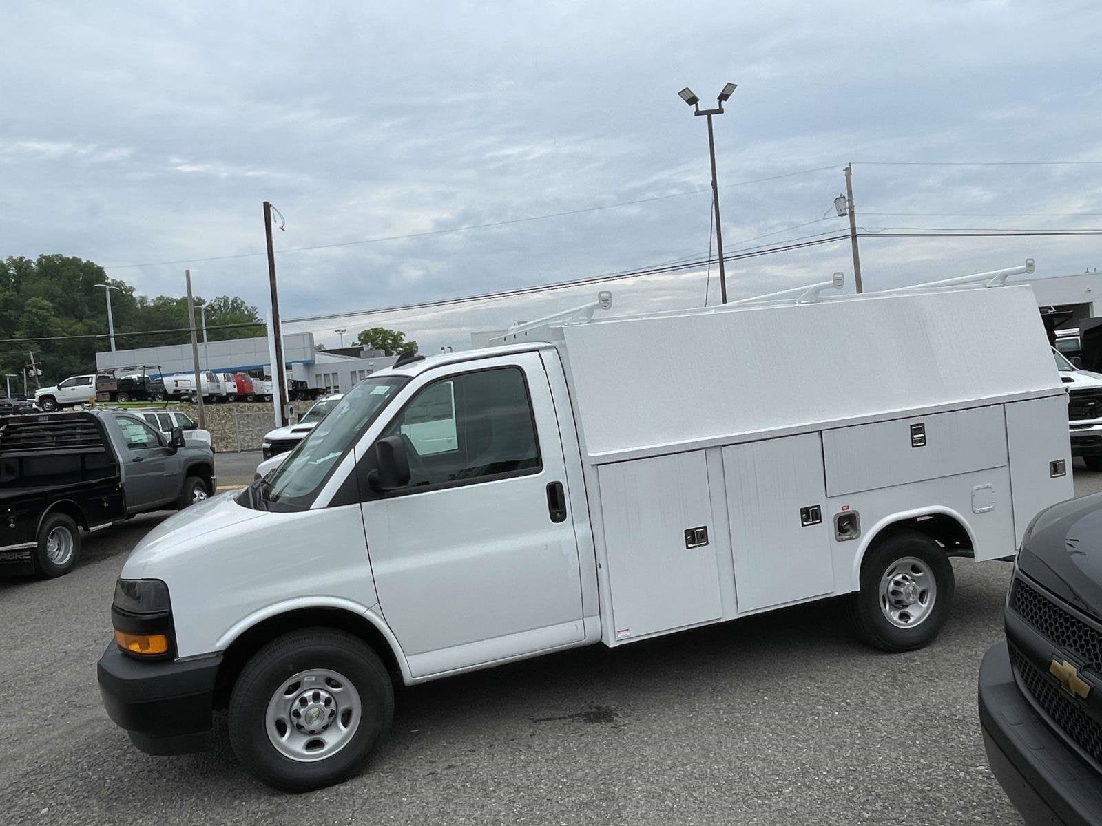 2025 Chevrolet Express Cutaway 3500 1WT