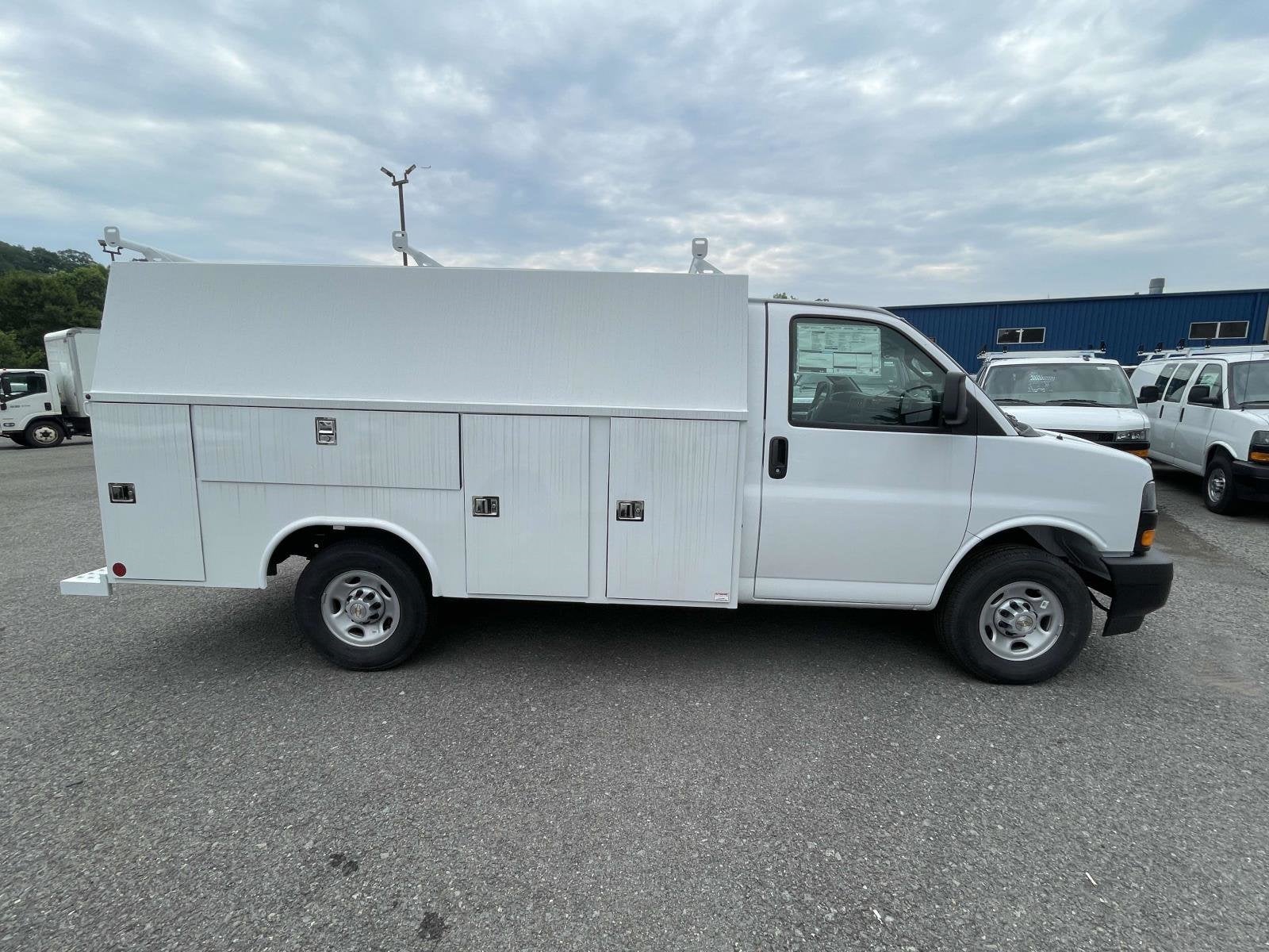 2025 Chevrolet Express Cutaway 3500 1WT