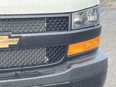 2025 Chevrolet Express Cutaway 3500 1WT