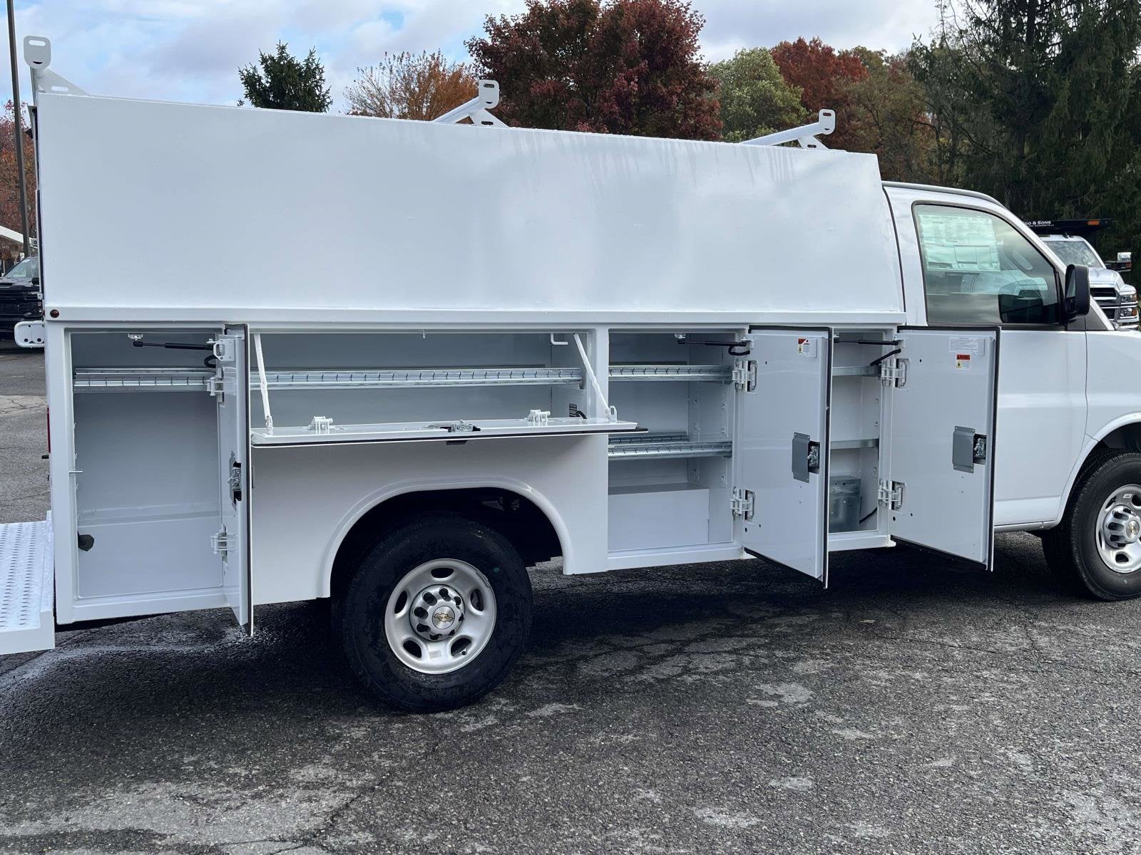 2025 Chevrolet Express Cutaway 3500 1WT