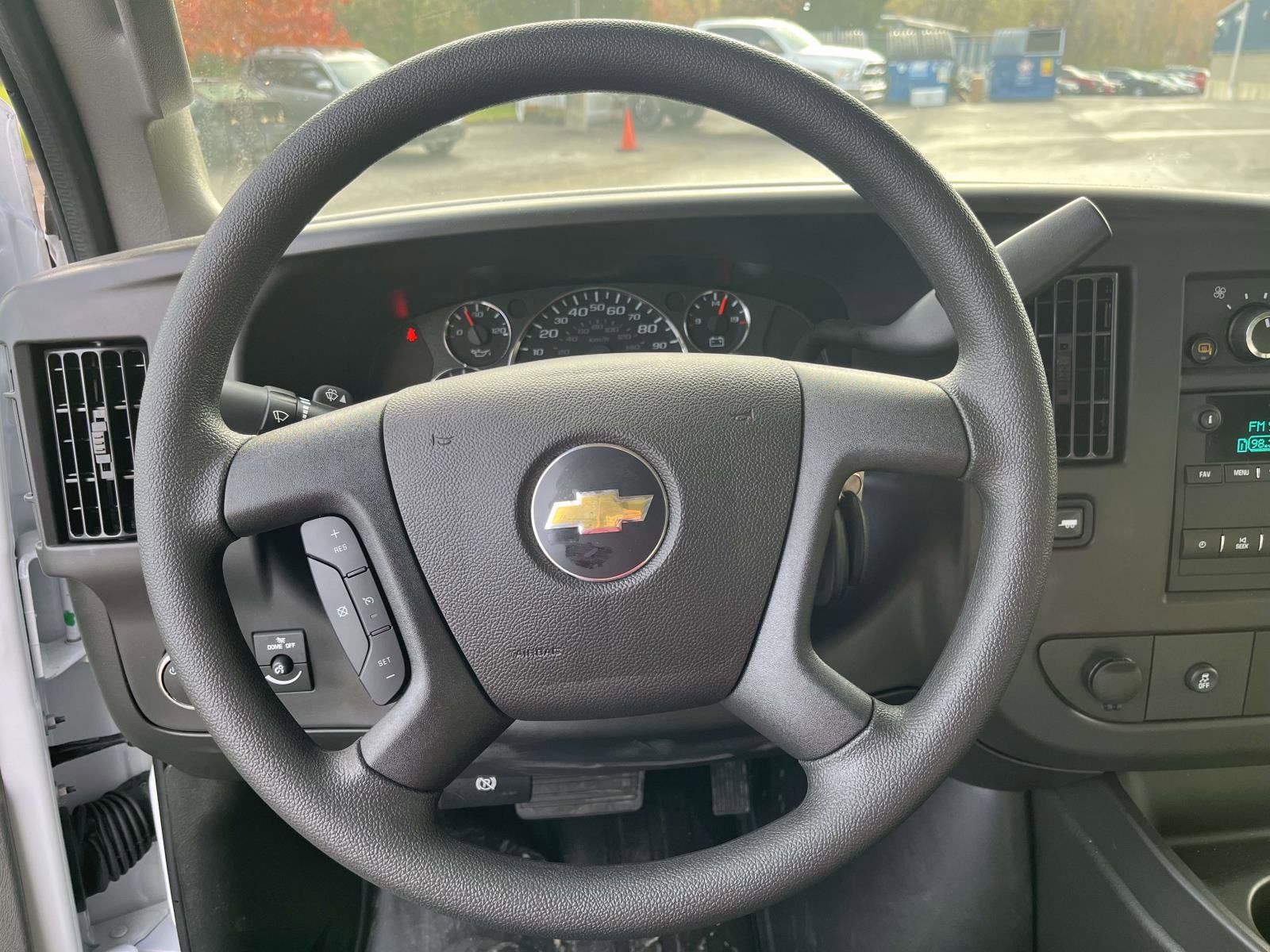 2025 Chevrolet Express Cutaway 3500 1WT