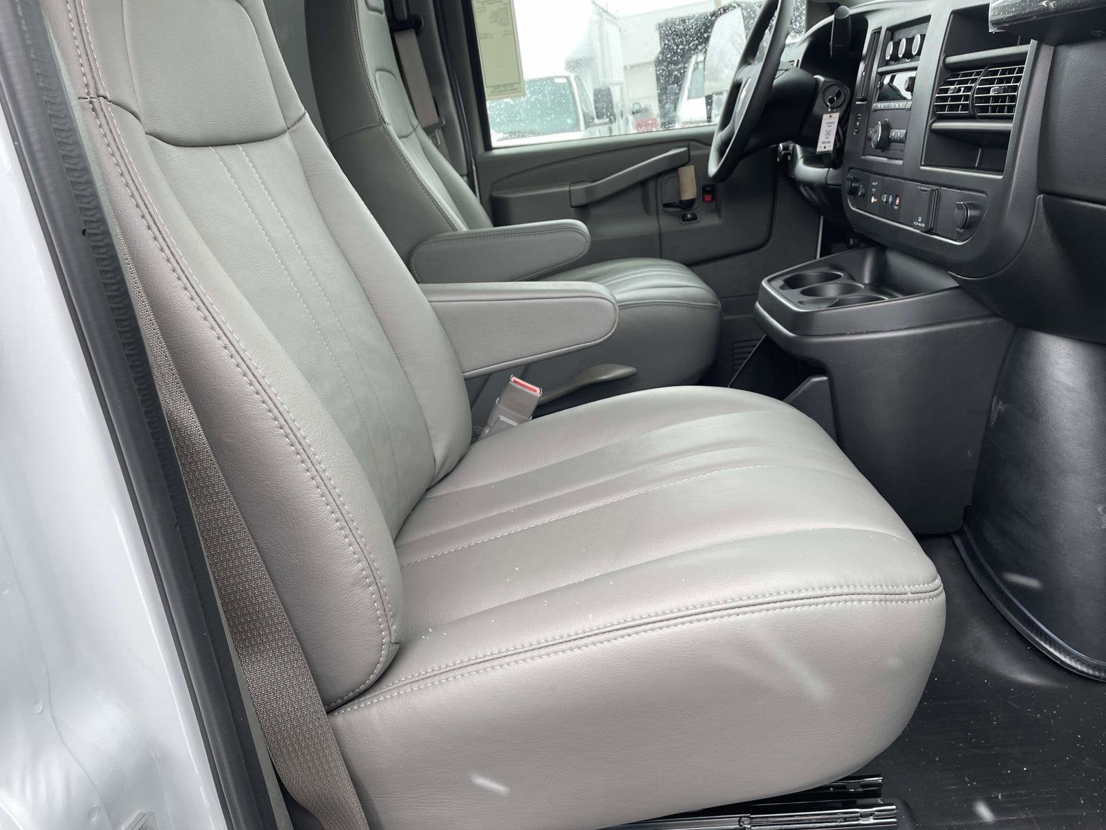 2026 Chevrolet Express Cutaway 3500 1WT