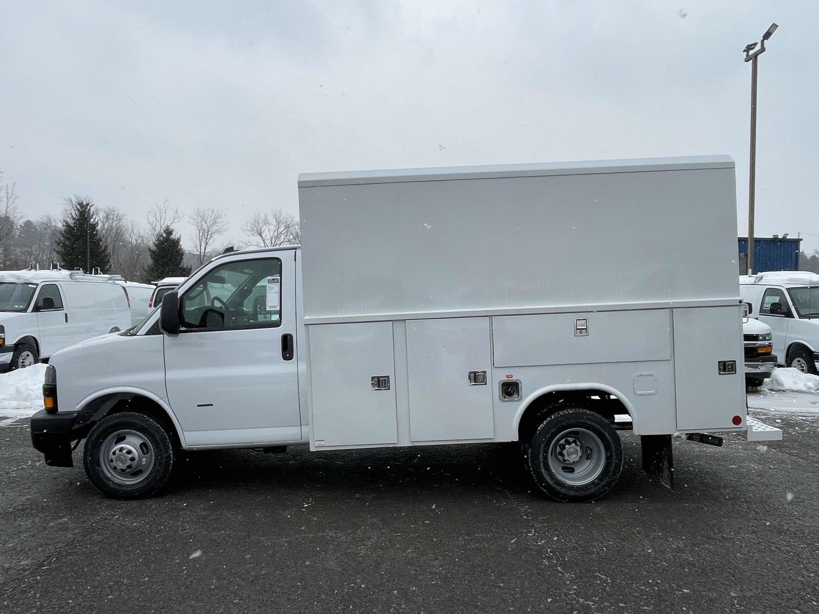 2026 Chevrolet Express Cutaway 3500 1WT