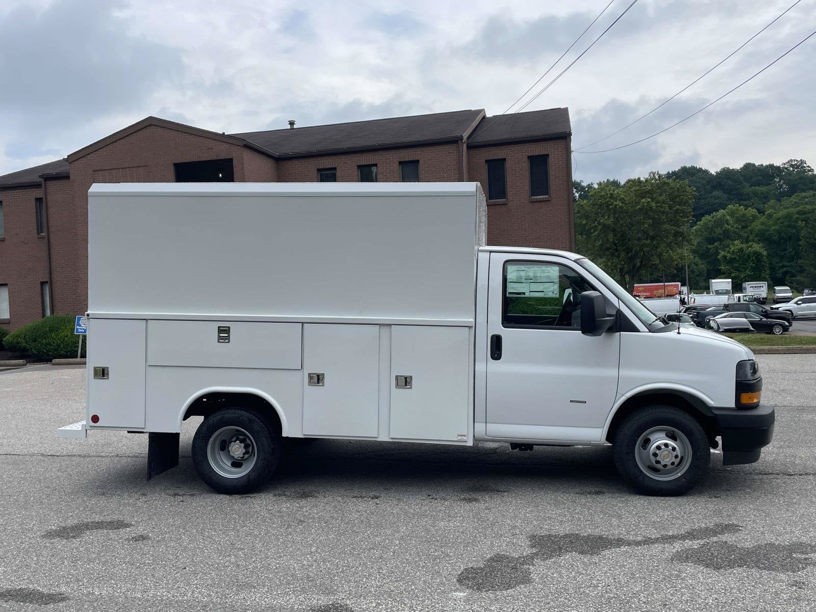 2026 Chevrolet Express Cutaway 3500 1WT