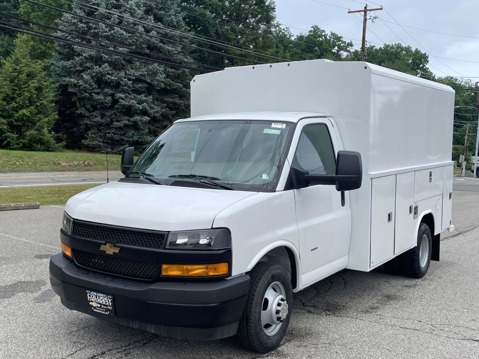 2026 Chevrolet Express Cutaway 3500 1WT