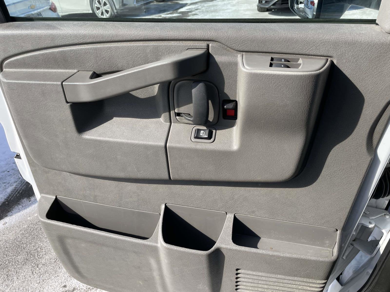 2024 Chevrolet Express Cutaway 3500 1WT