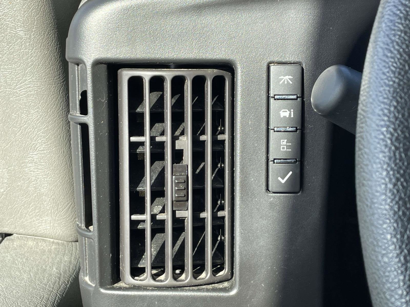 2024 Chevrolet Express Cutaway 3500 1WT