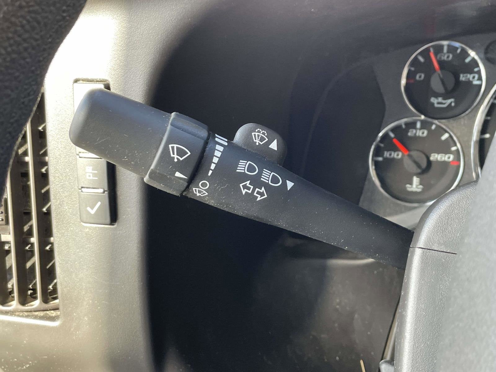 2024 Chevrolet Express Cutaway 3500 1WT